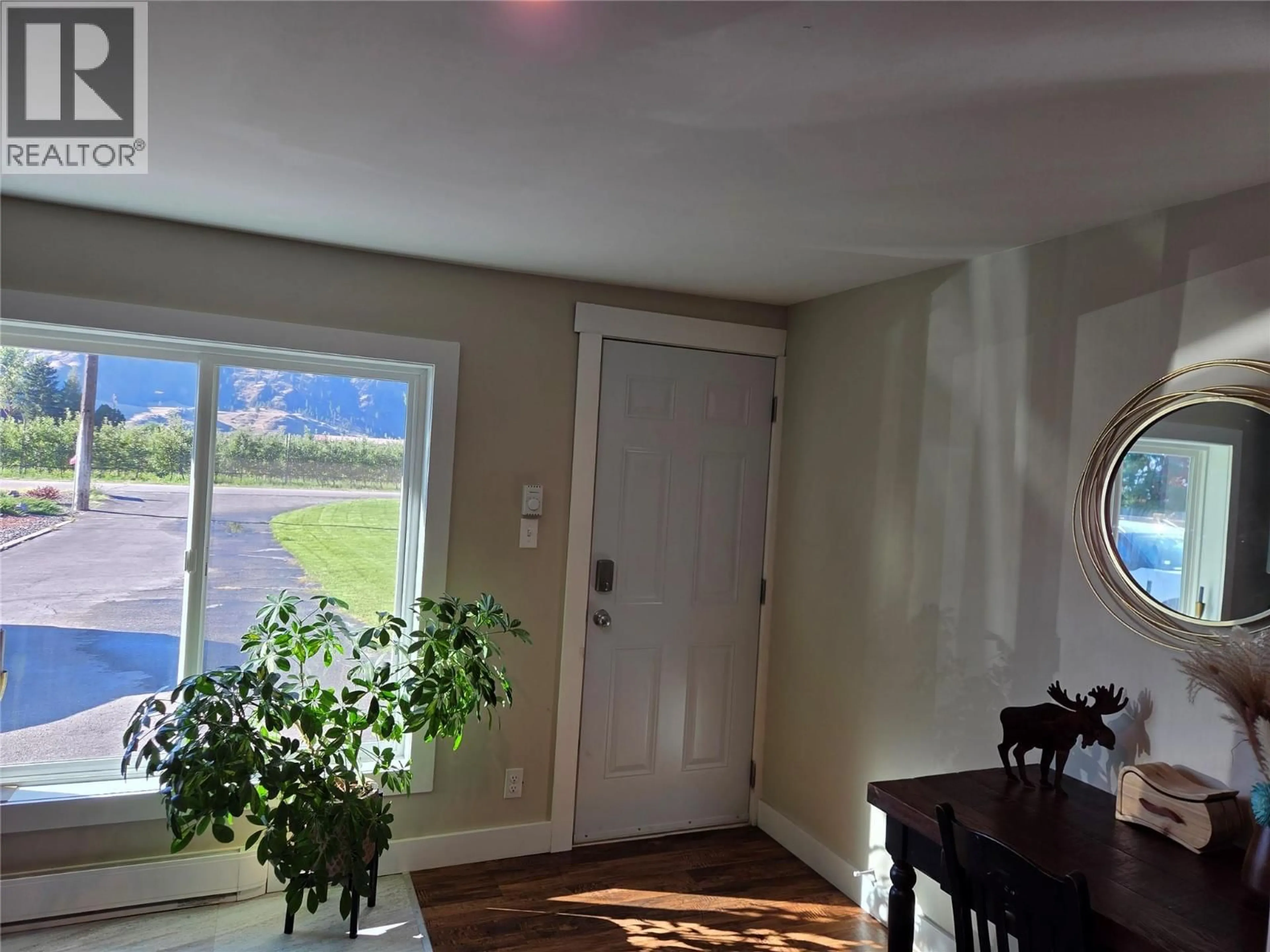 Indoor entryway for 2548 UPPER BENCH ROAD, Keremeos British Columbia V0X1N4