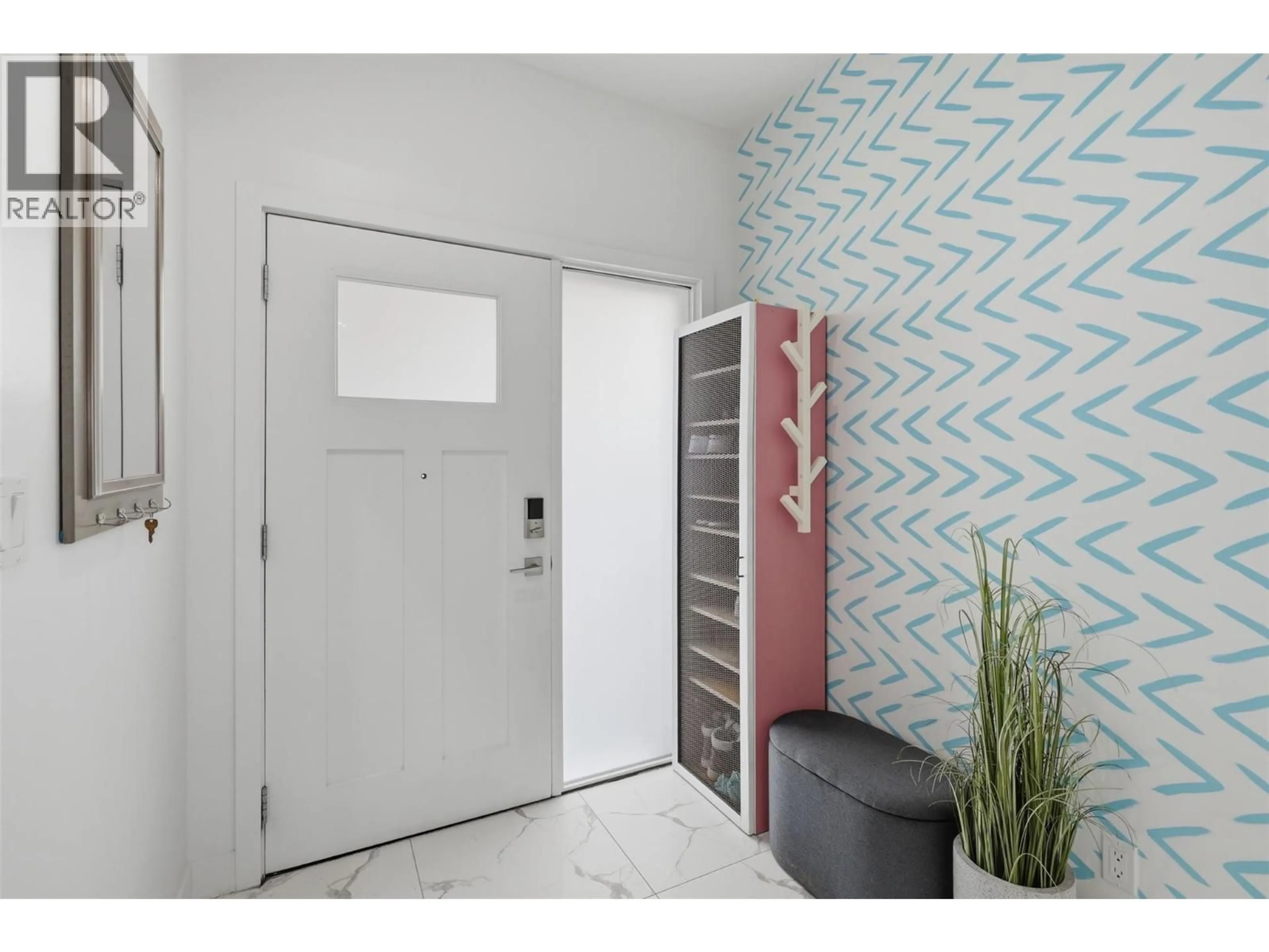 Indoor entryway for 102 - 438 WADDINGTON DRIVE, Kamloops British Columbia V2E0E1