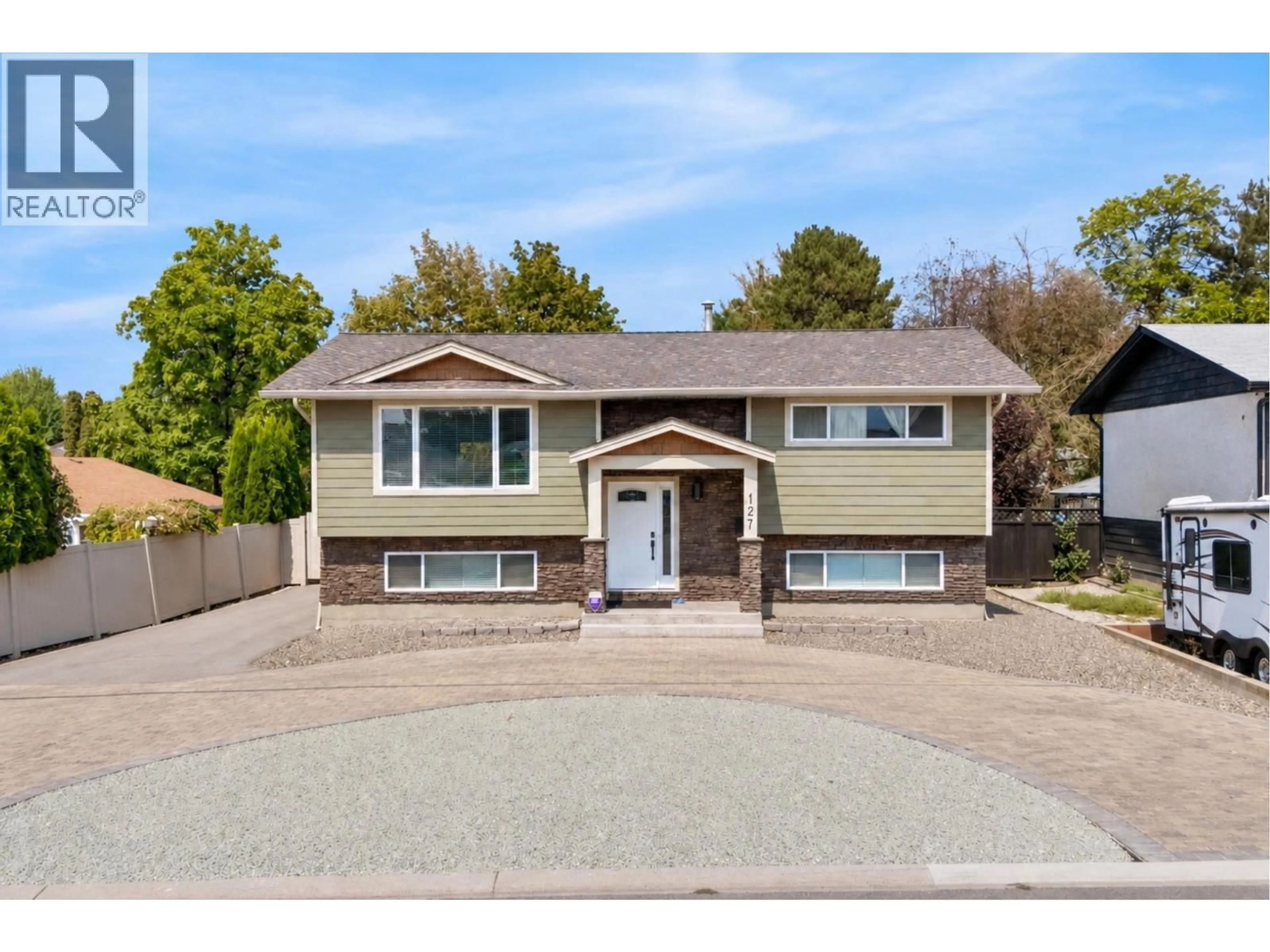 Home with vinyl exterior material, street for 127 OKANAGAN AVENUE WEST, Penticton British Columbia V2A3L2