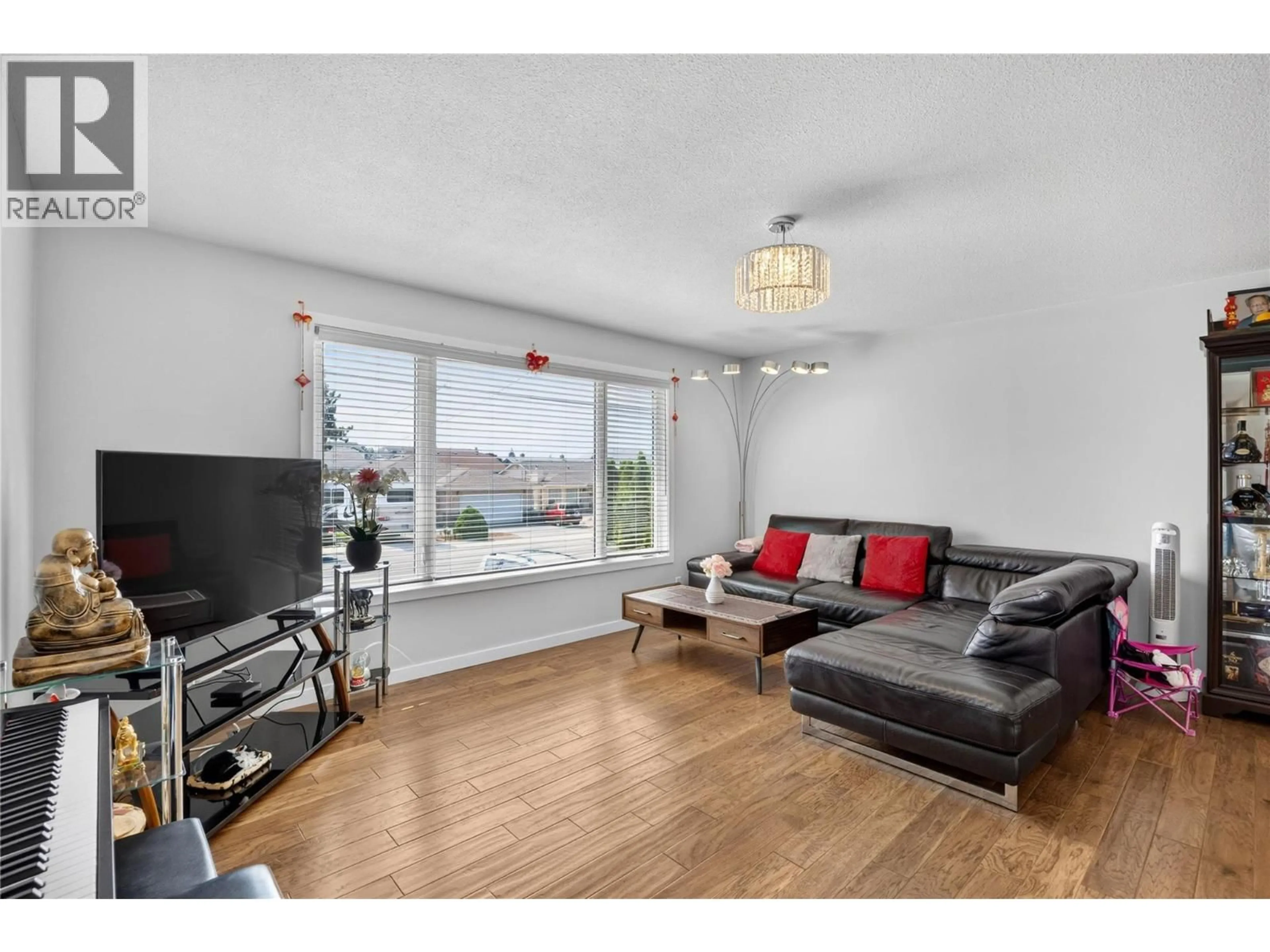 Living room with furniture, wood/laminate floor for 127 OKANAGAN AVENUE WEST, Penticton British Columbia V2A3L2