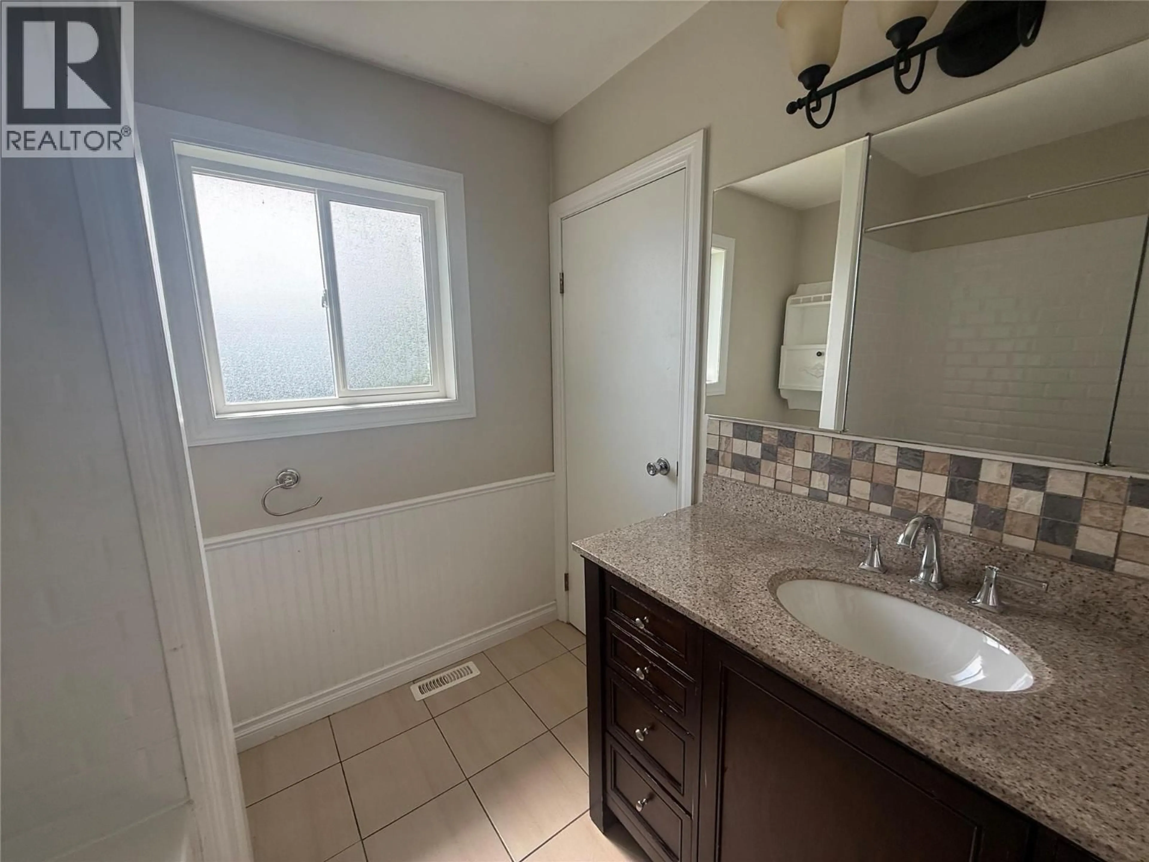 A pic of a room for 925 CORNWALL CRESCENT, Dawson Creek British Columbia V1G1P1