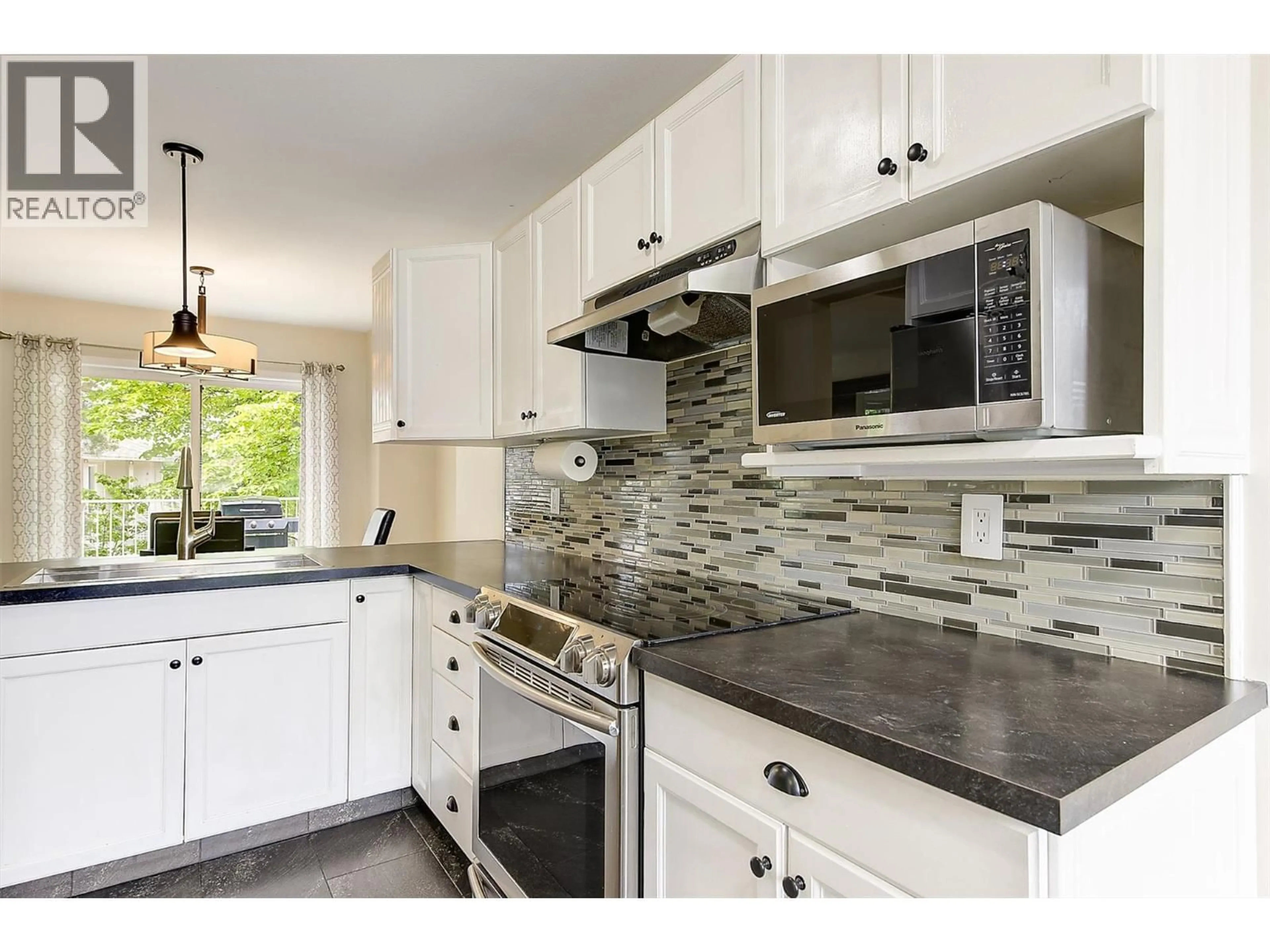 Open concept kitchen, unknown for 110 - 133 WYNDHAM CRESCENT, Kelowna British Columbia V1V1Y8