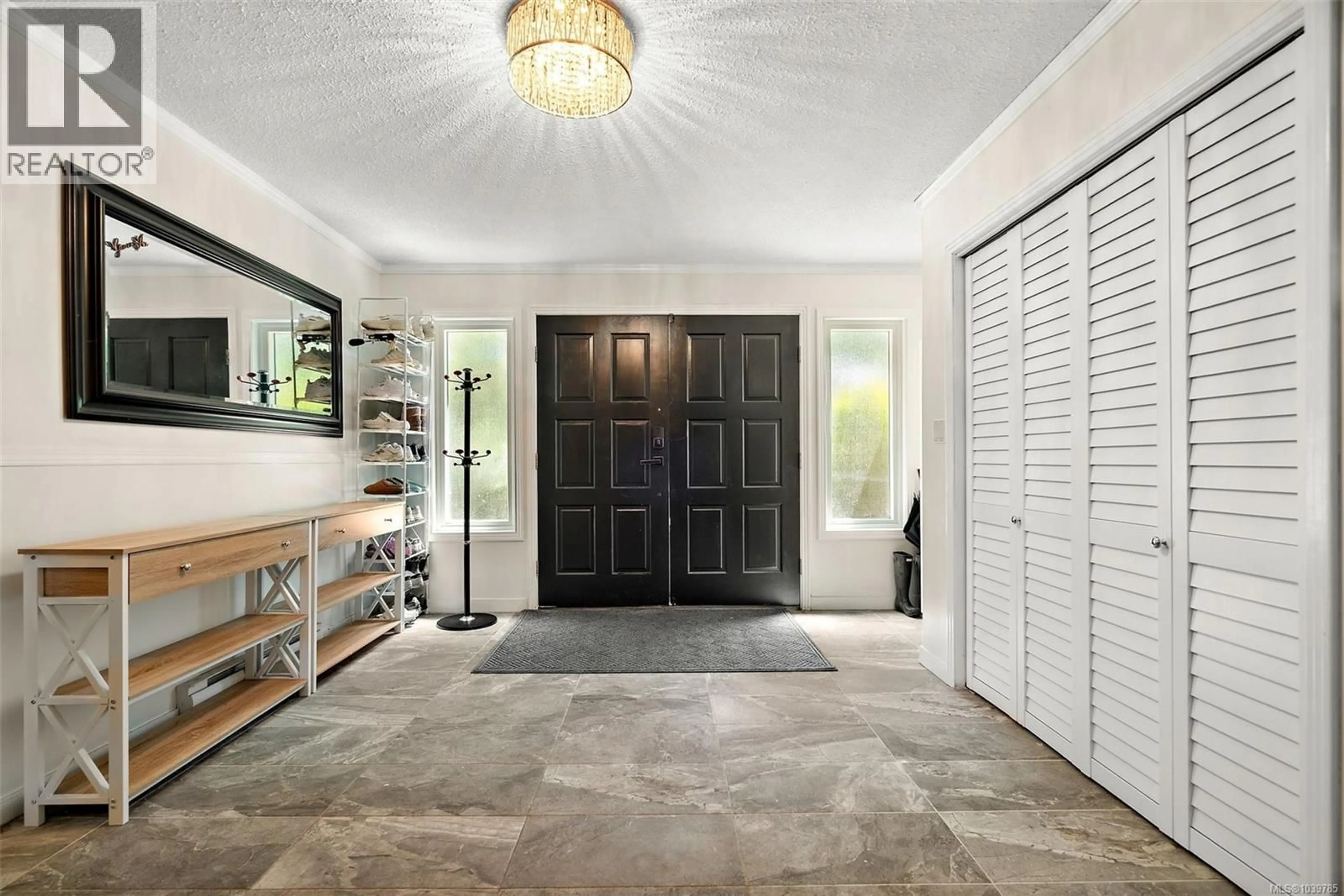 Indoor entryway for B - 4450 TYNDALL AVENUE, Saanich British Columbia V8N3S1