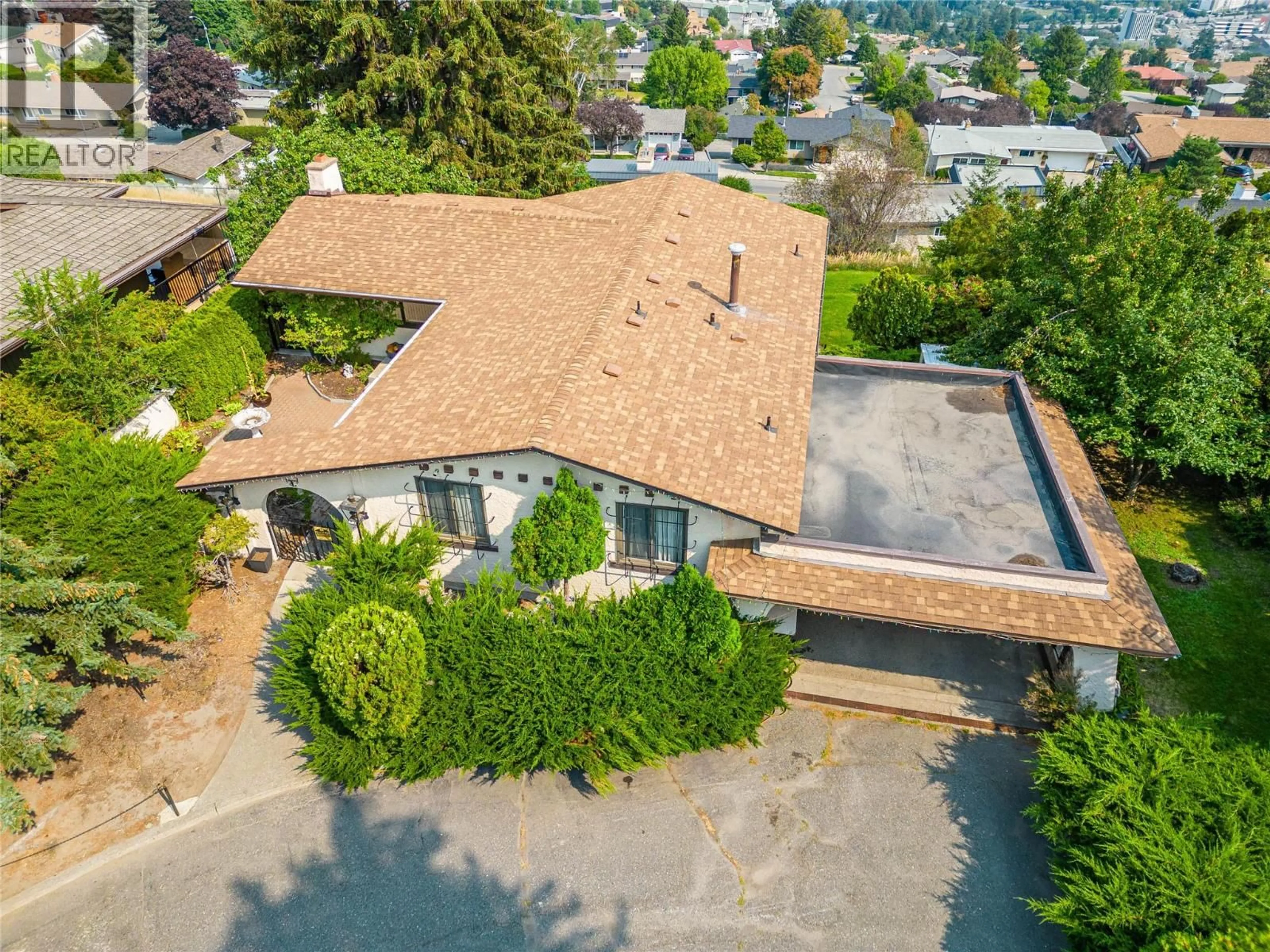 A pic from outside/outdoor area/front of a property/back of a property/a pic from drone, street for 296 GIBRALTAR COURT, Kamloops British Columbia V2C1P2