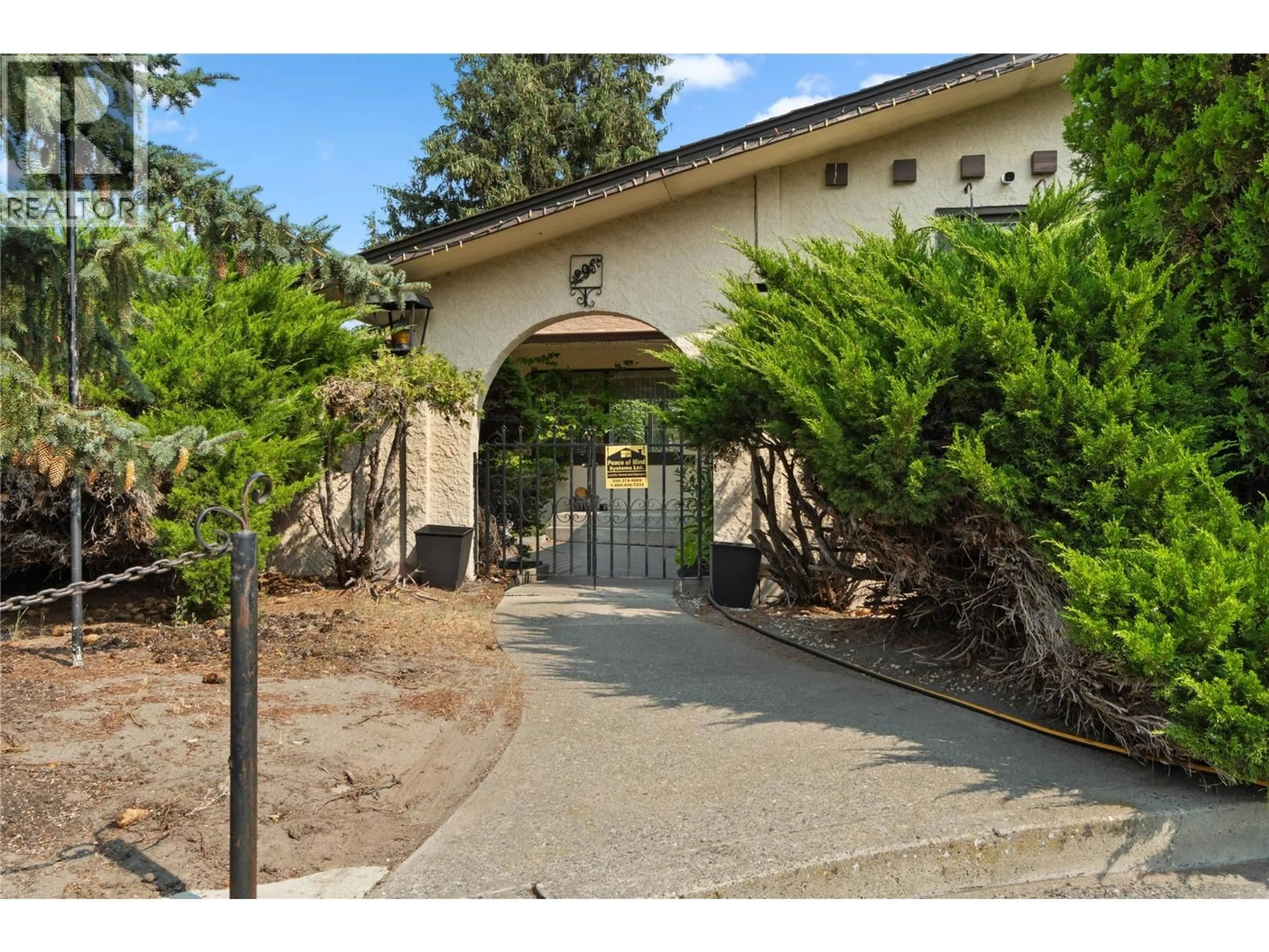 Indoor foyer for 296 GIBRALTAR COURT, Kamloops British Columbia V2C1P2