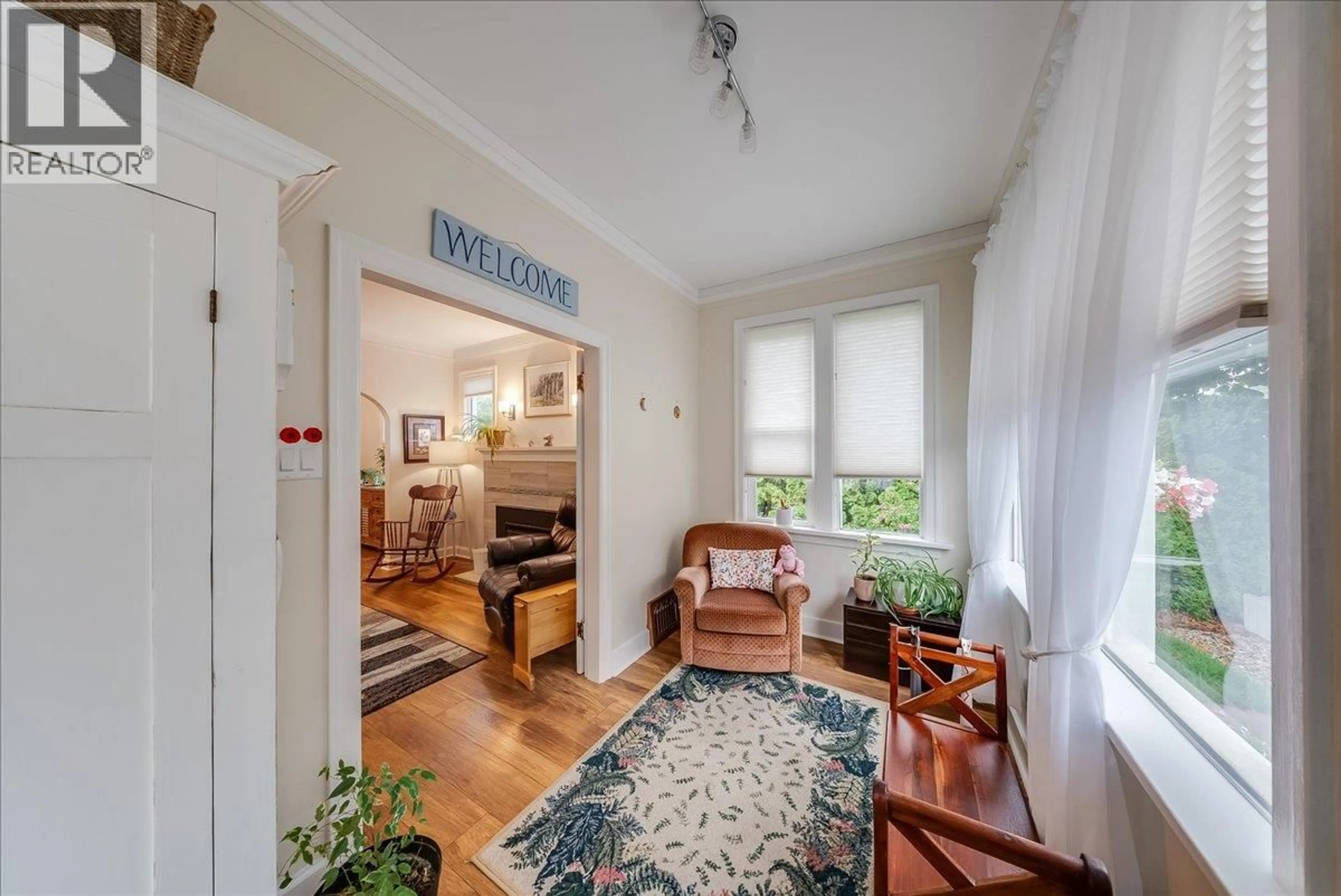 Indoor foyer for 2081 SECOND AVENUE, Trail British Columbia V1R1N4