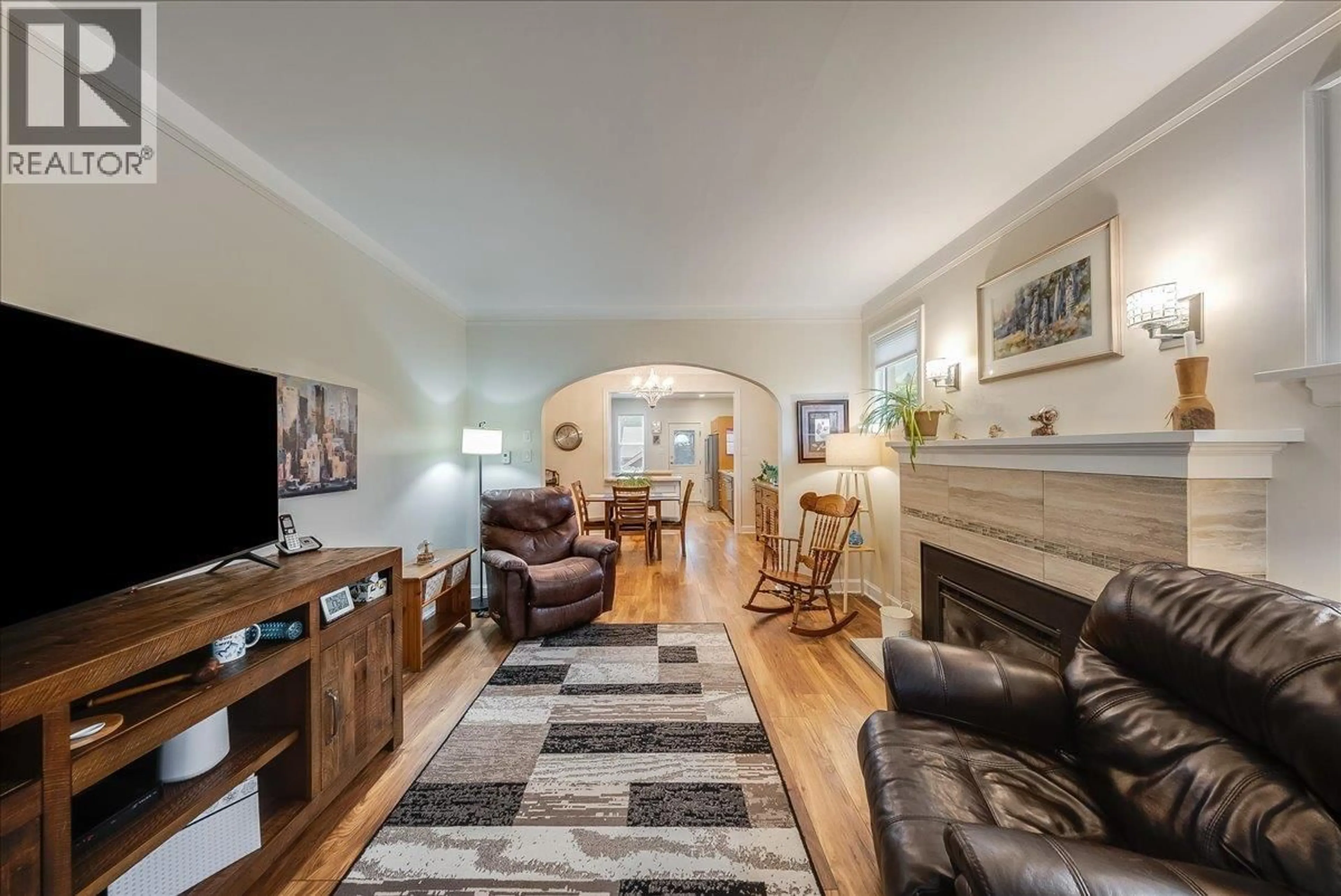 Living room with furniture, wood/laminate floor for 2081 SECOND AVENUE, Trail British Columbia V1R1N4