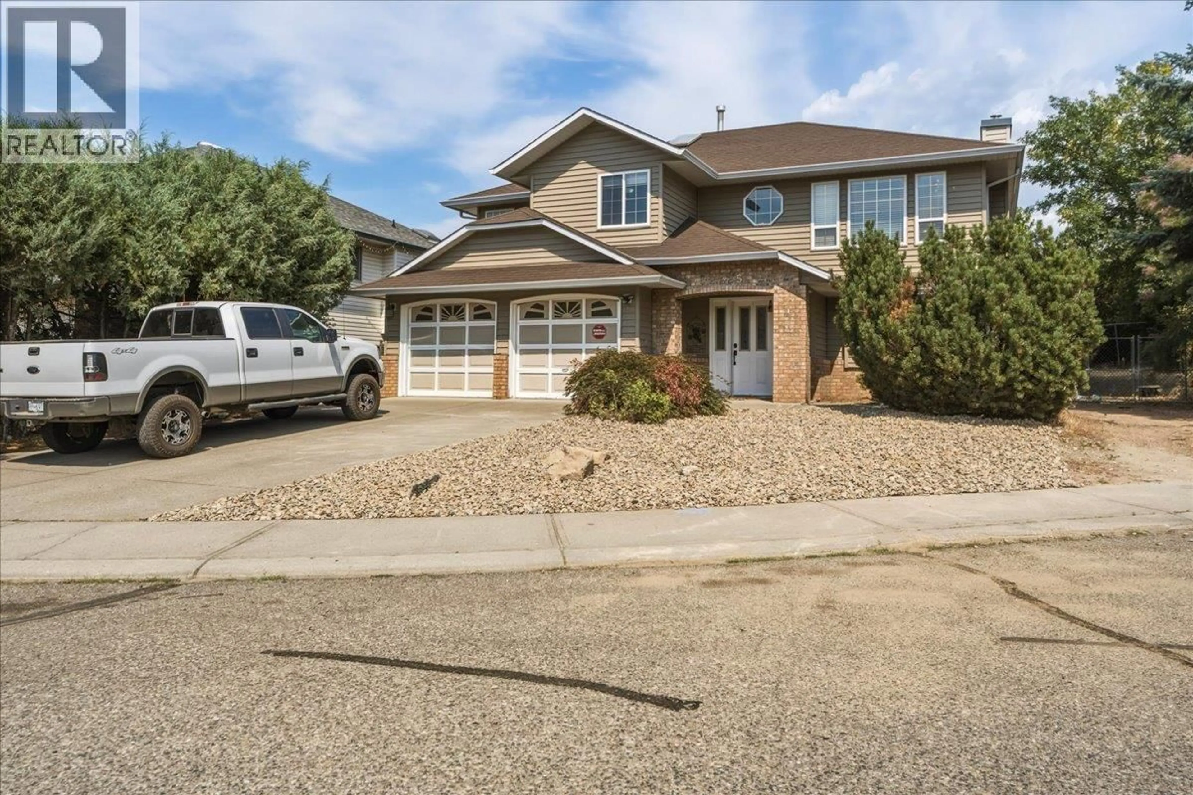 Home with vinyl exterior material, street for 2225 TEAL PLACE, Vernon British Columbia V1H1R1