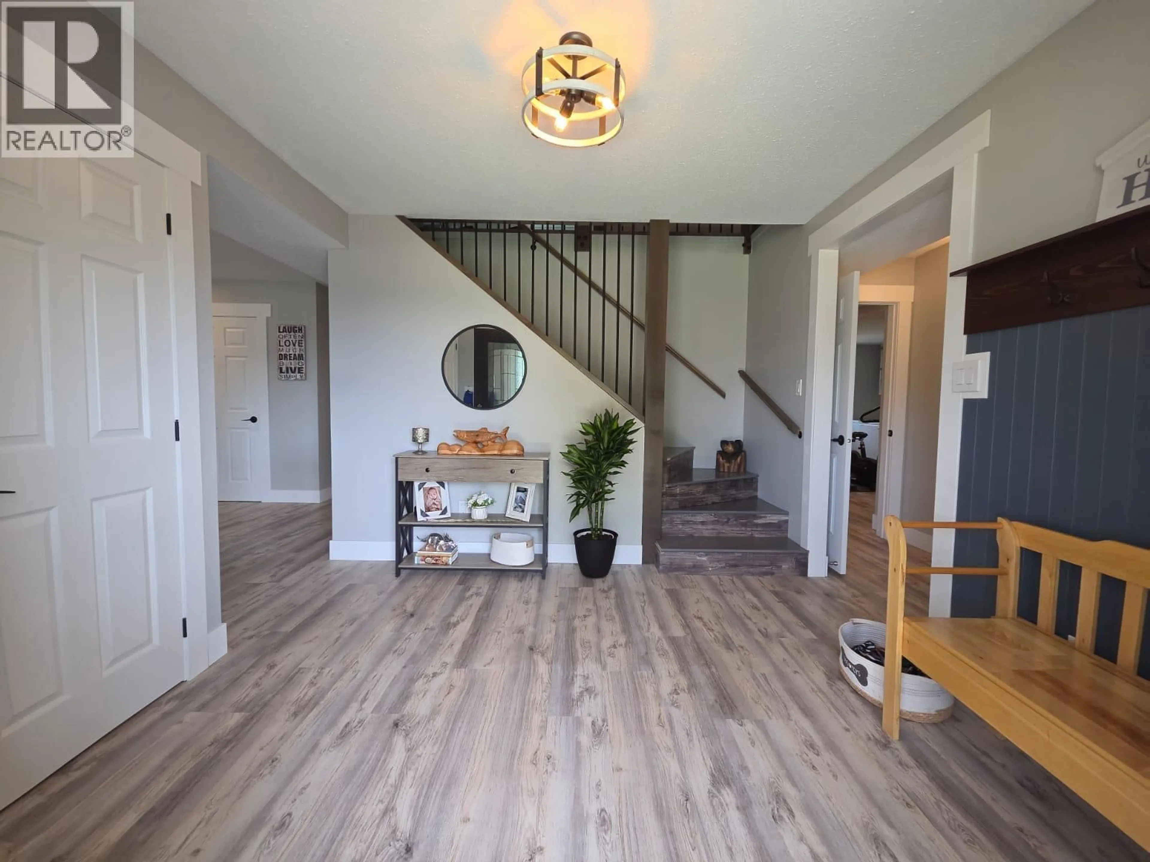 Indoor entryway for 5114 43A STREET NORTHEAST, Chetwynd British Columbia V0C1J0