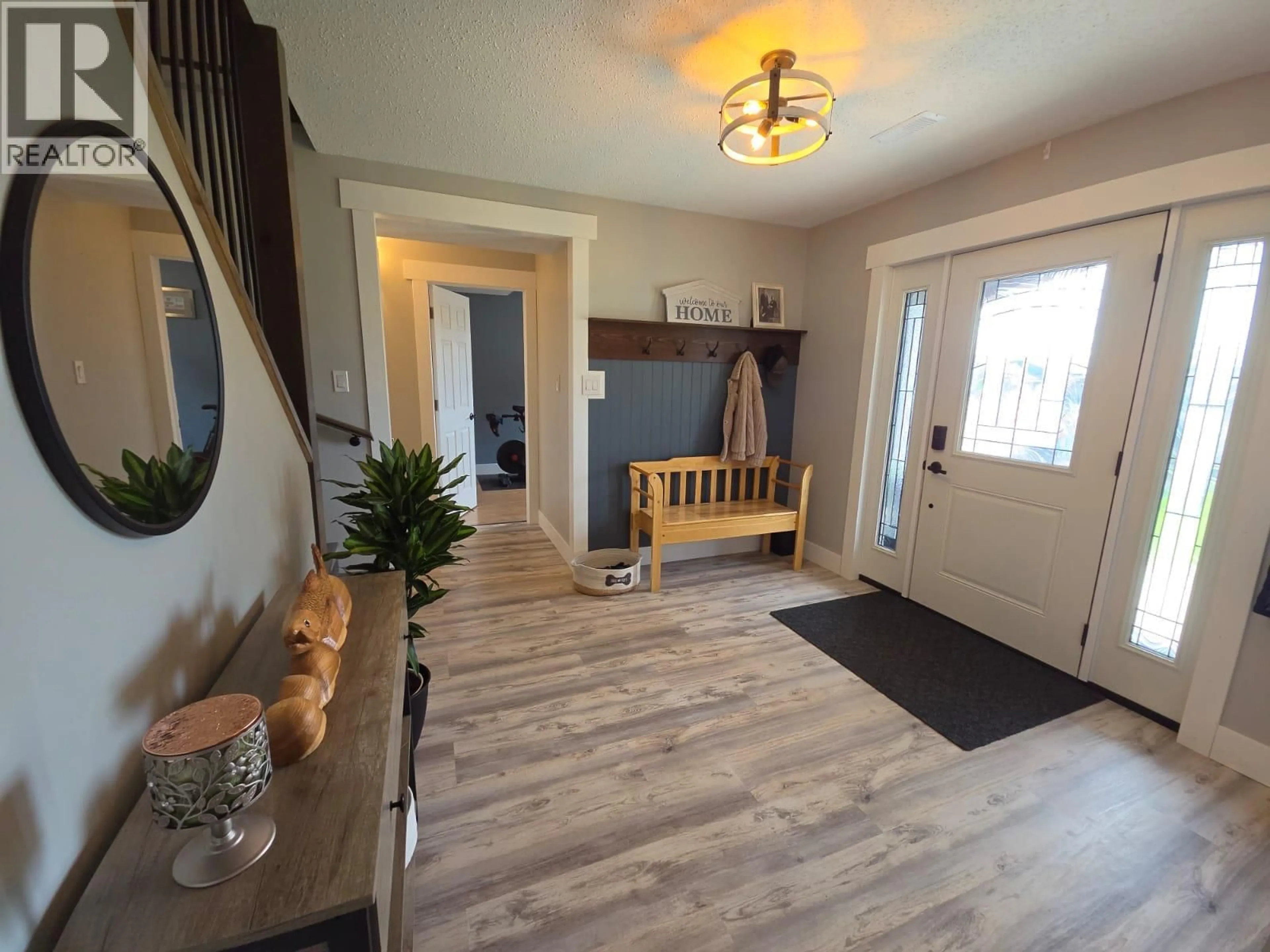 Indoor entryway for 5114 43A STREET NORTHEAST, Chetwynd British Columbia V0C1J0