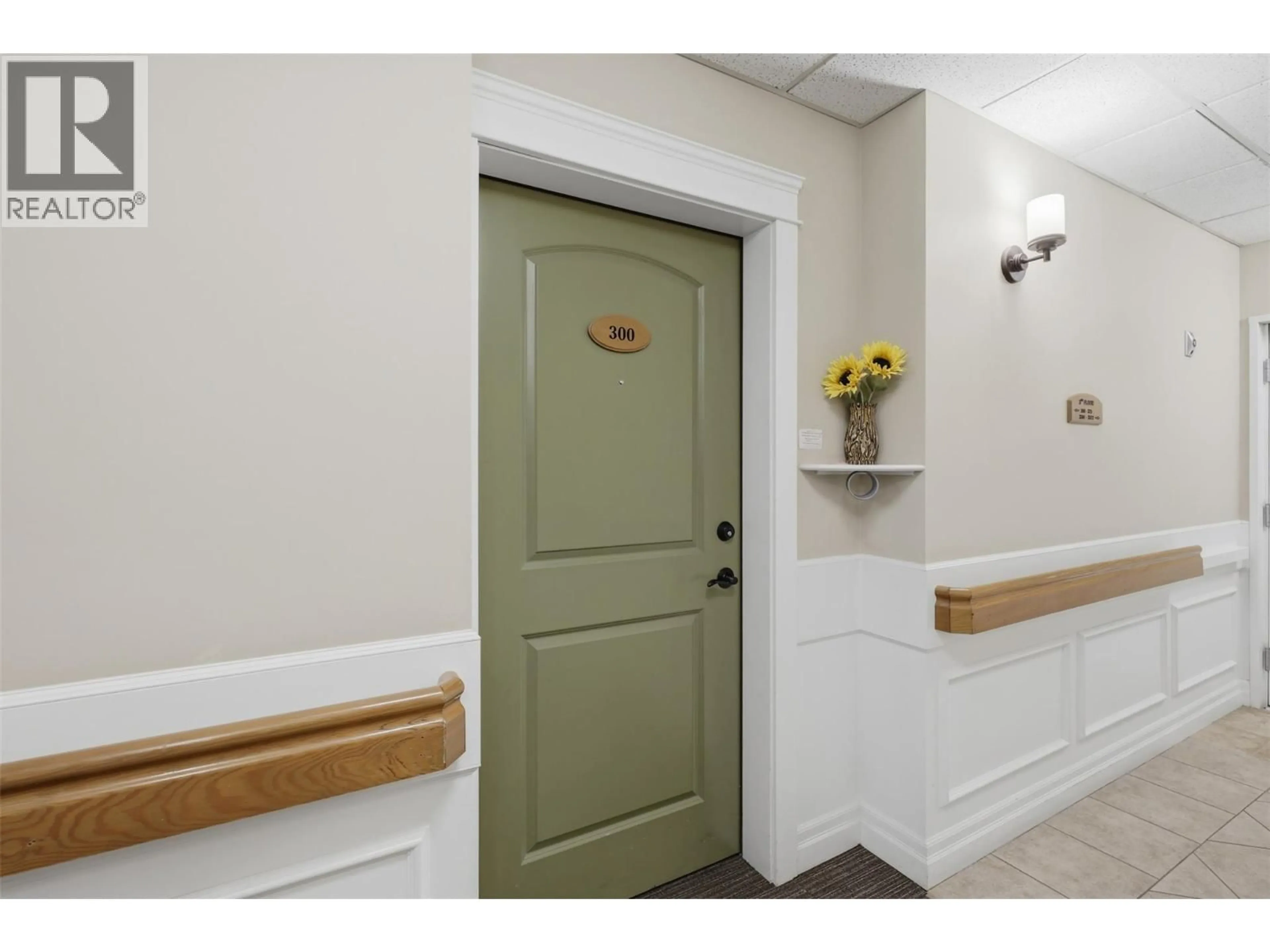 Indoor entryway for 300 - 760 MAYFAIR STREET, Kamloops British Columbia V2B0E5