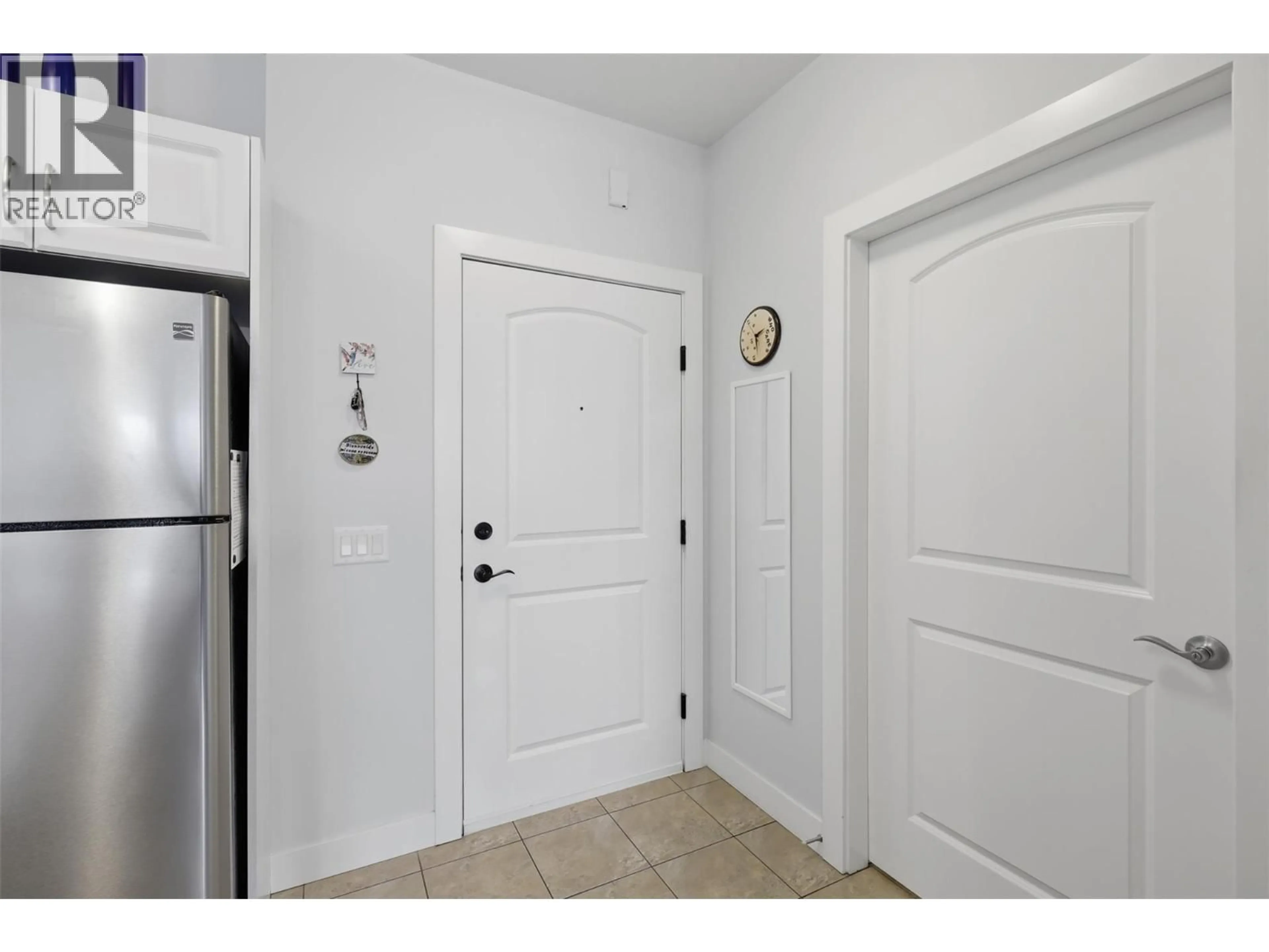 Indoor entryway for 300 - 760 MAYFAIR STREET, Kamloops British Columbia V2B0E5