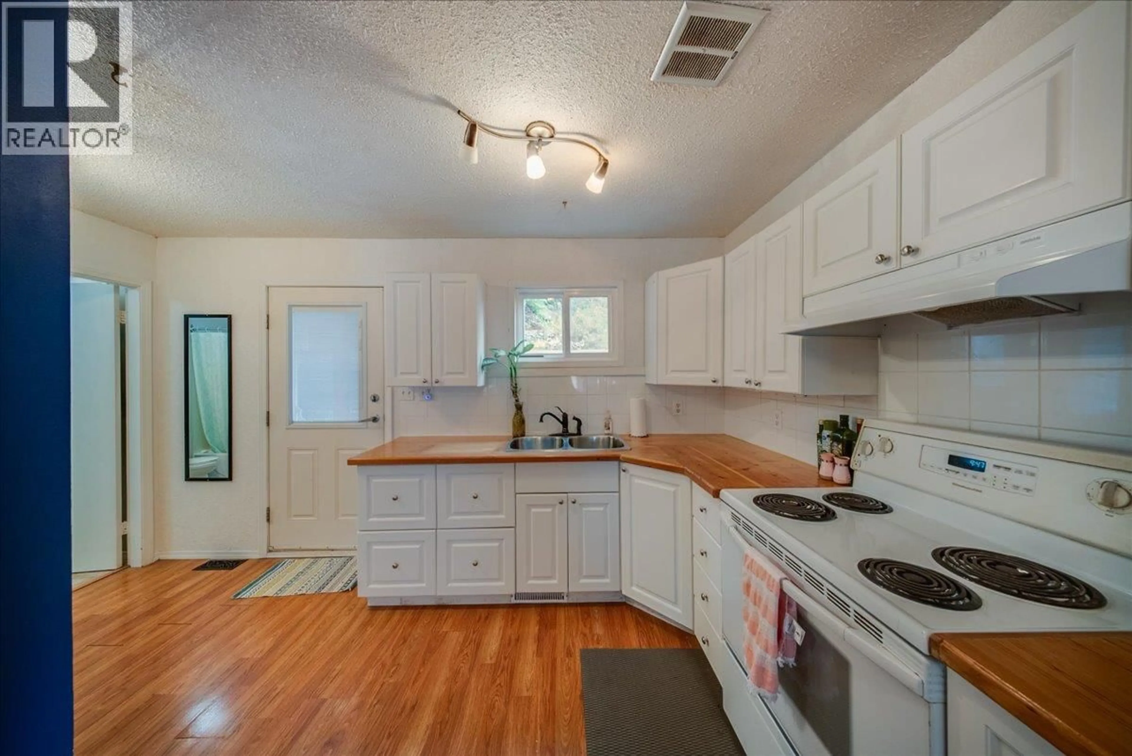Standard kitchen, unknown for 1220 TAMARAC AVENUE, Trail British Columbia V1R4J1