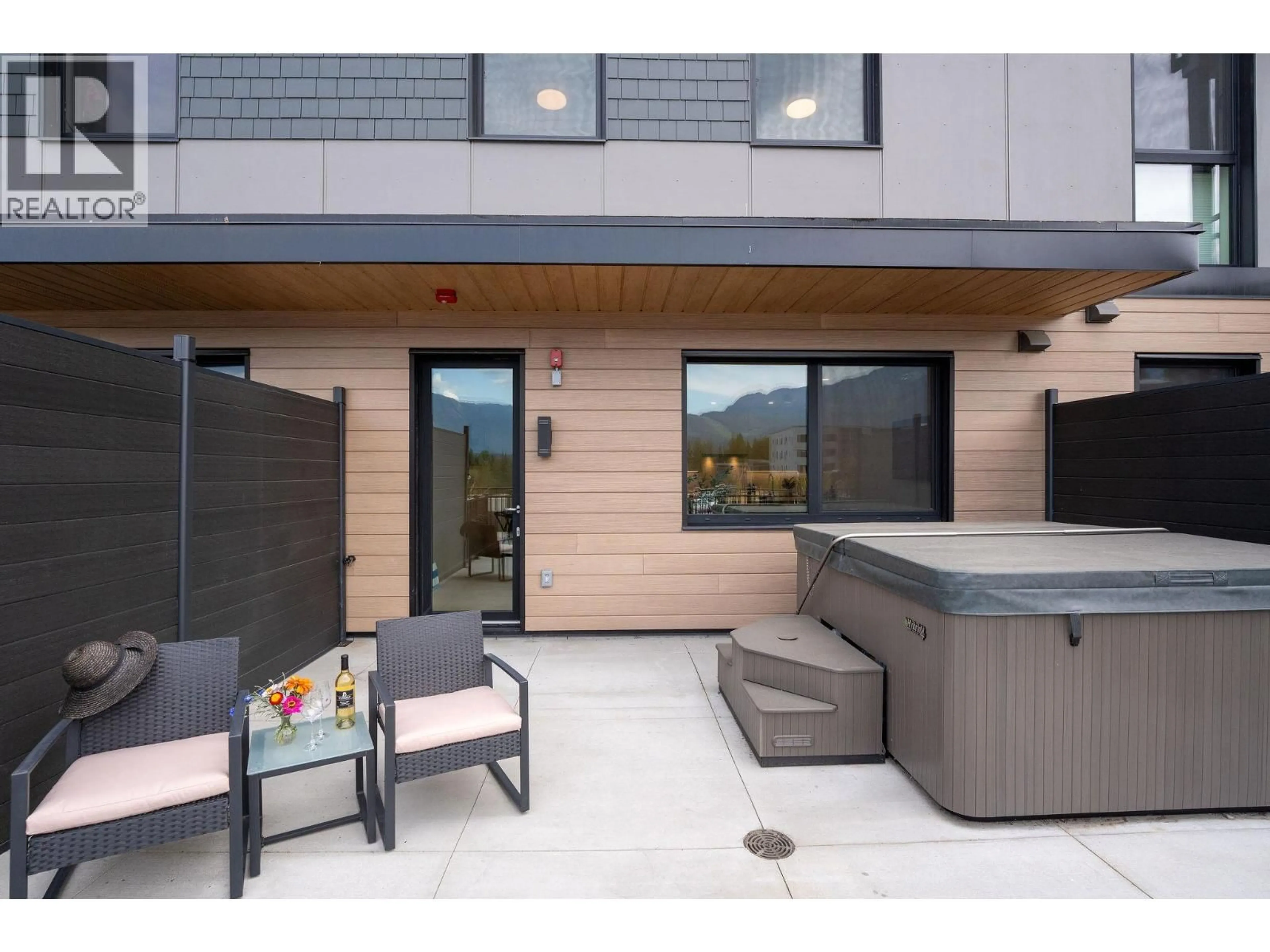Patio, mountain view for 3111 COURSIER AVENUE, Revelstoke British Columbia V0E2S1