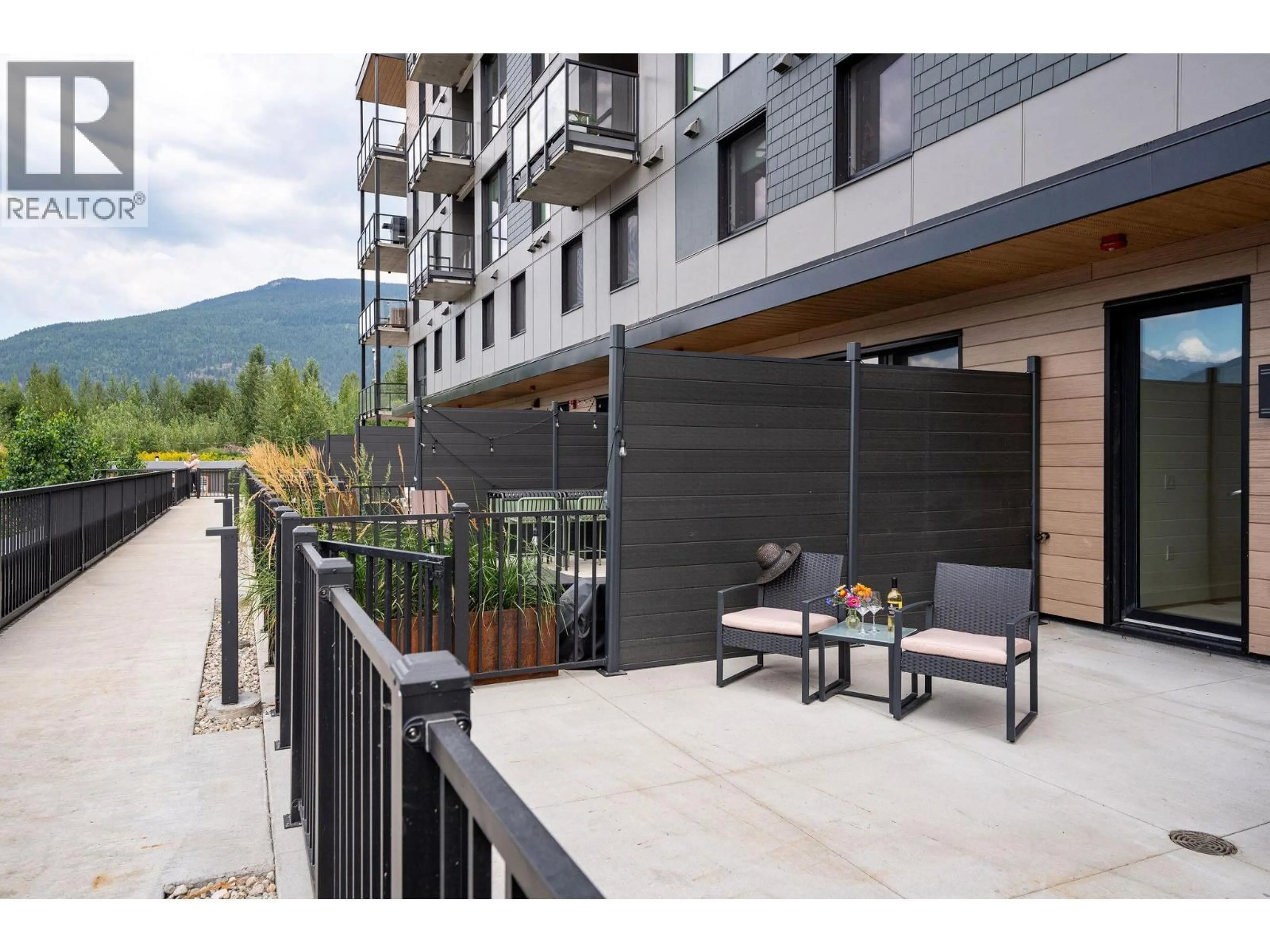Patio, mountain view for 3111 COURSIER AVENUE, Revelstoke British Columbia V0E2S1