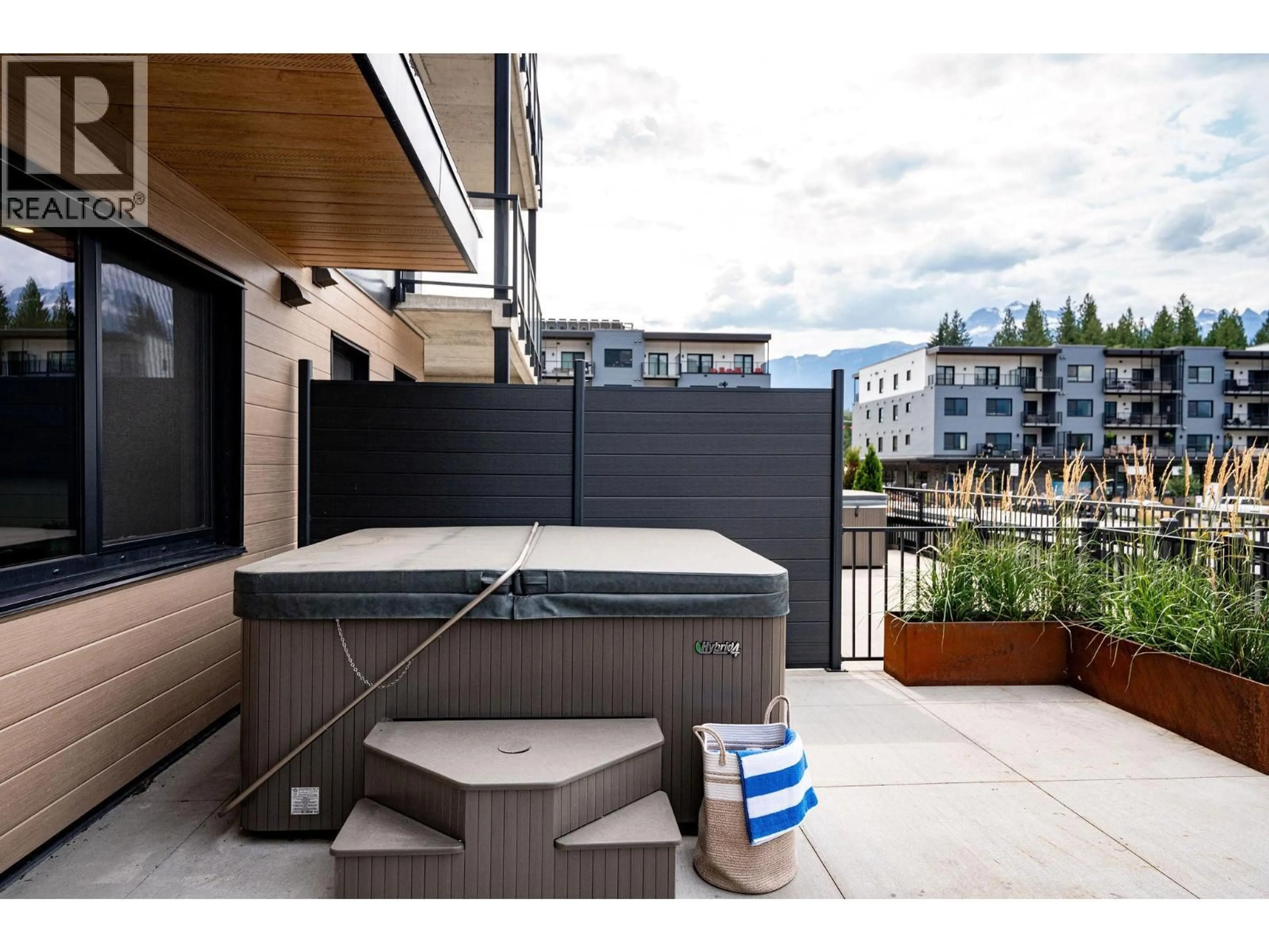 Patio, water/lake/river/ocean view for 3111 COURSIER AVENUE, Revelstoke British Columbia V0E2S1