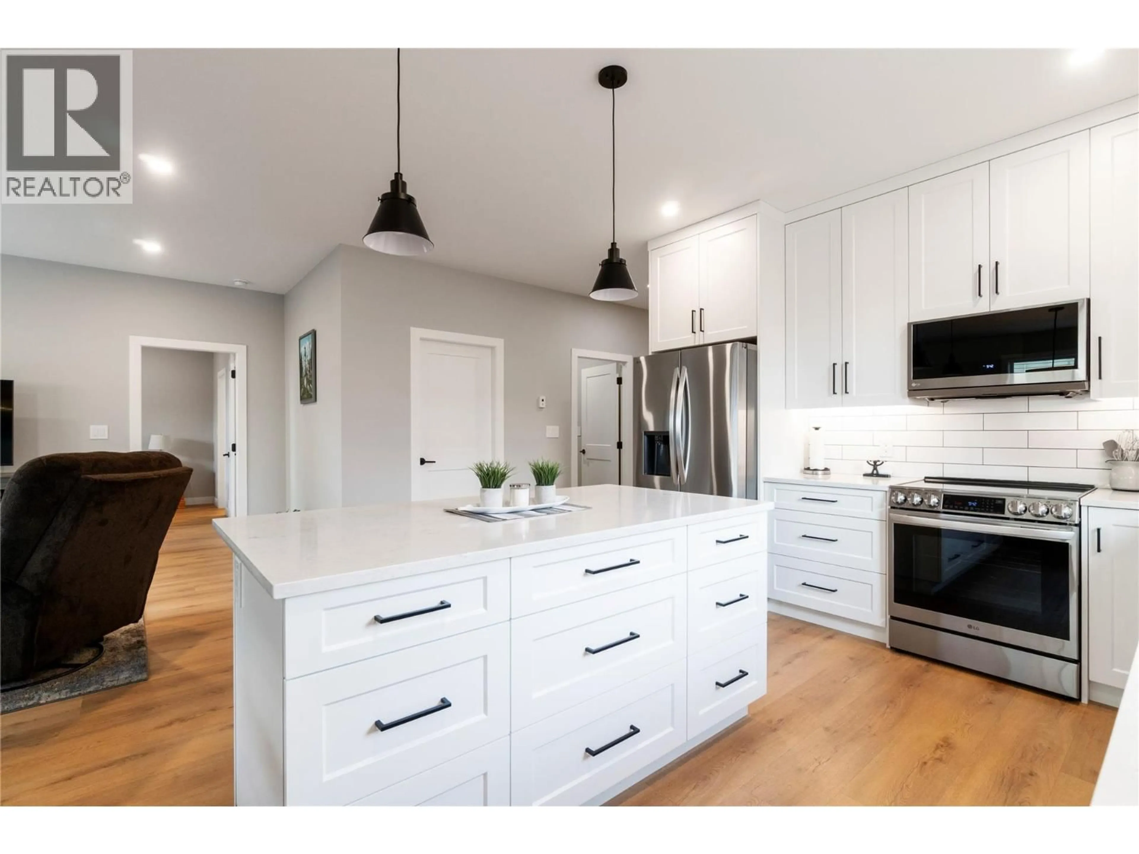 Open concept kitchen, unknown for 16 - 1330 10 STREET SOUTHWEST, Salmon Arm British Columbia V1E0E4