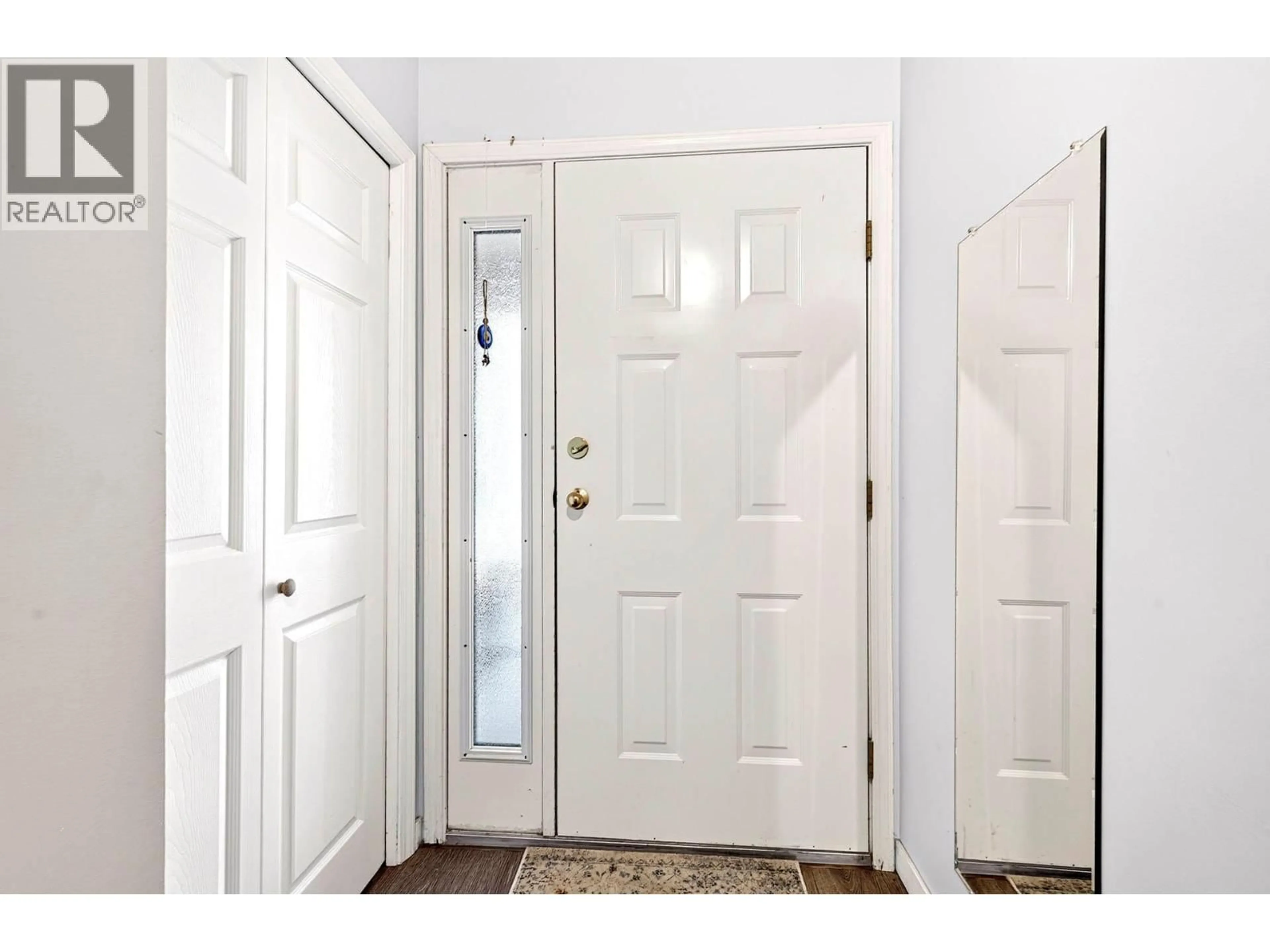 Indoor entryway for 2 - 2050 QU'APPELLE BOULEVARD, Kamloops British Columbia V2E2R4