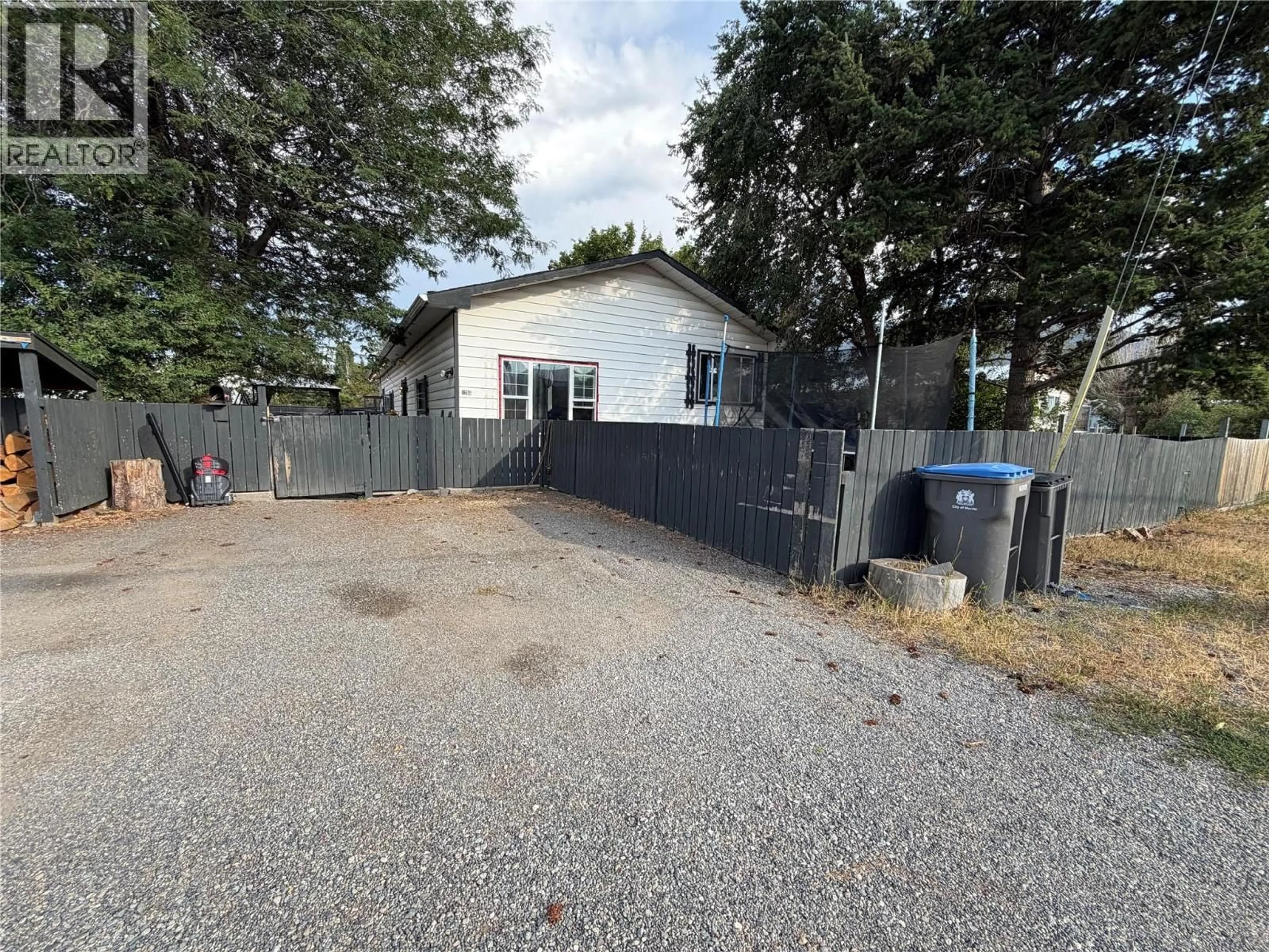 A pic from outside/outdoor area/front of a property/back of a property/a pic from drone, street for 1288 DOUGLAS STREET, Merritt British Columbia V1K1C9