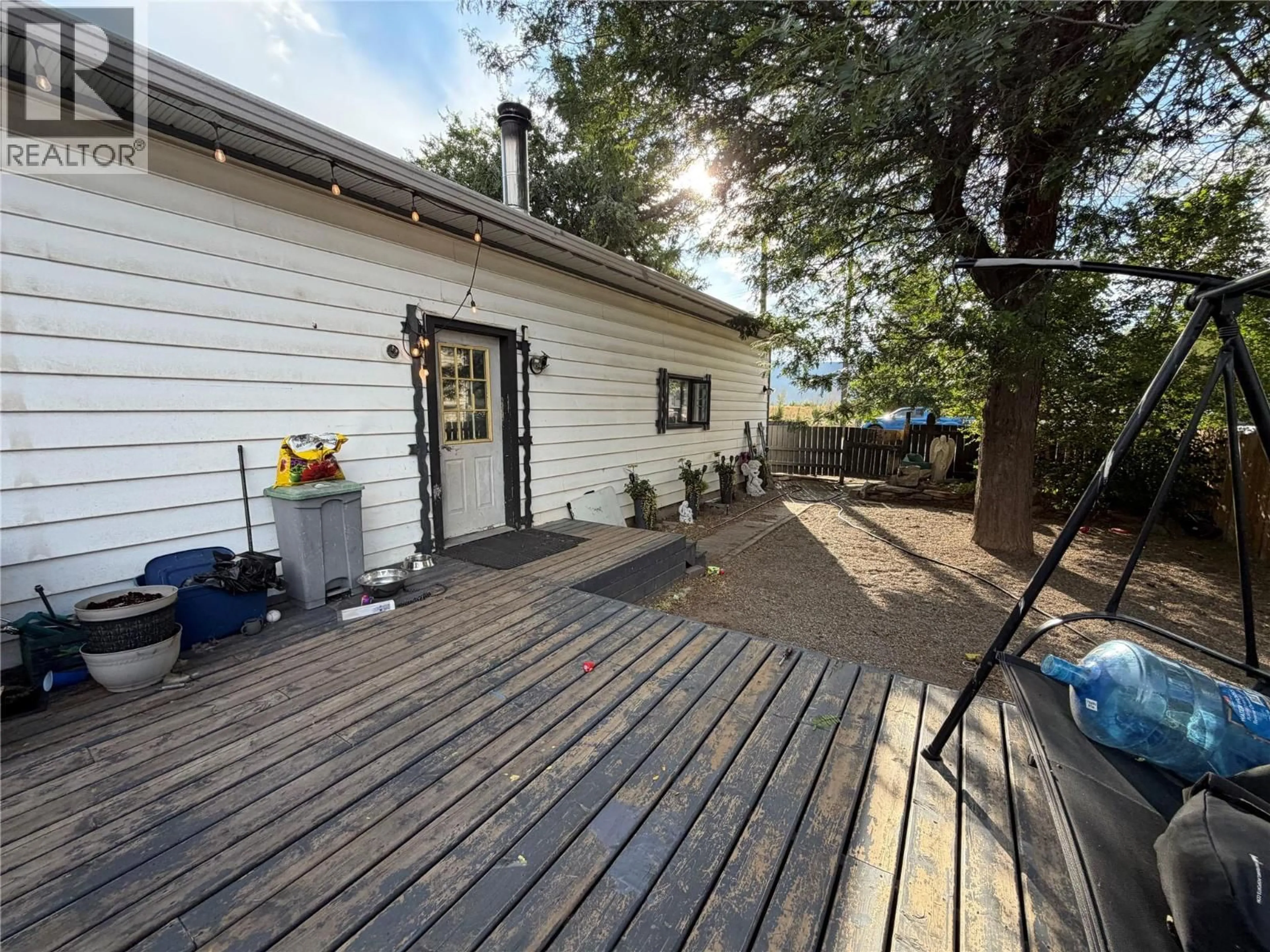 A pic from outside/outdoor area/front of a property/back of a property/a pic from drone, unknown for 1288 DOUGLAS STREET, Merritt British Columbia V1K1C9