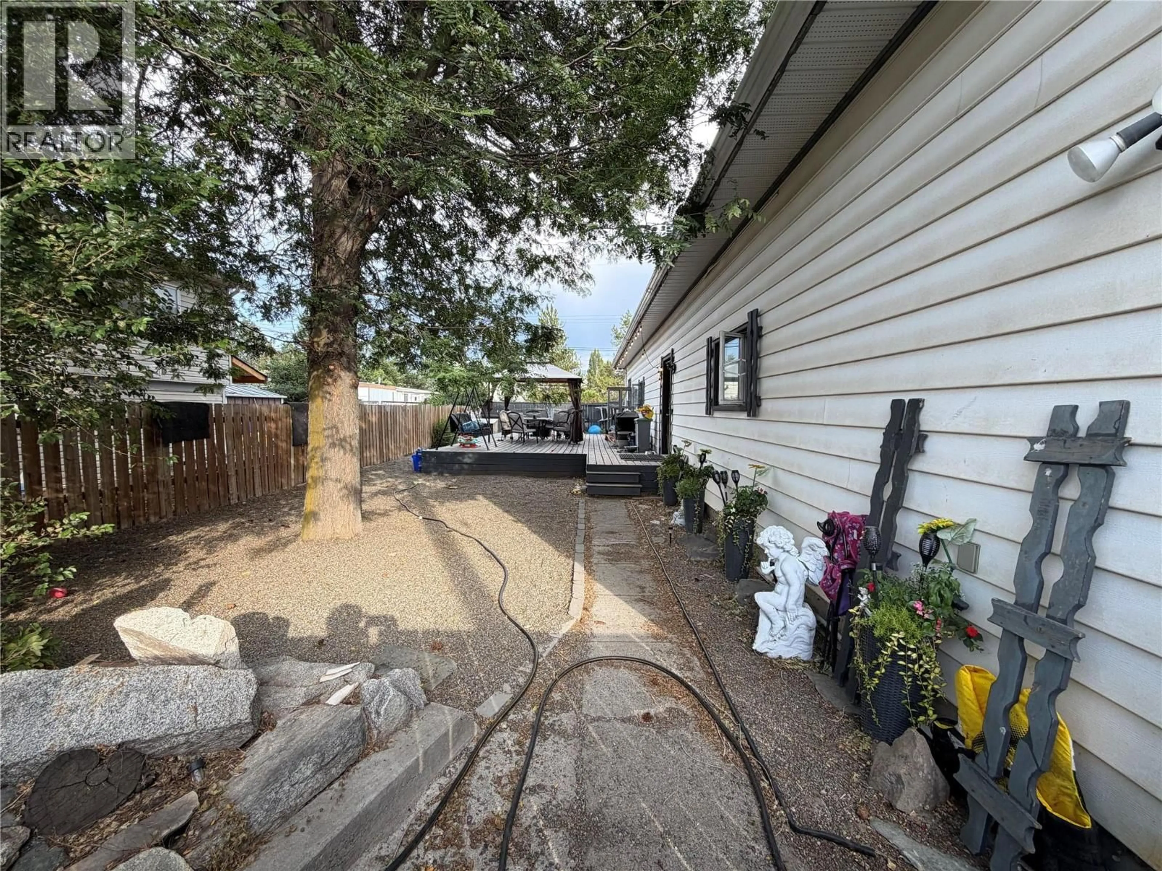 A pic from outside/outdoor area/front of a property/back of a property/a pic from drone, street for 1288 DOUGLAS STREET, Merritt British Columbia V1K1C9
