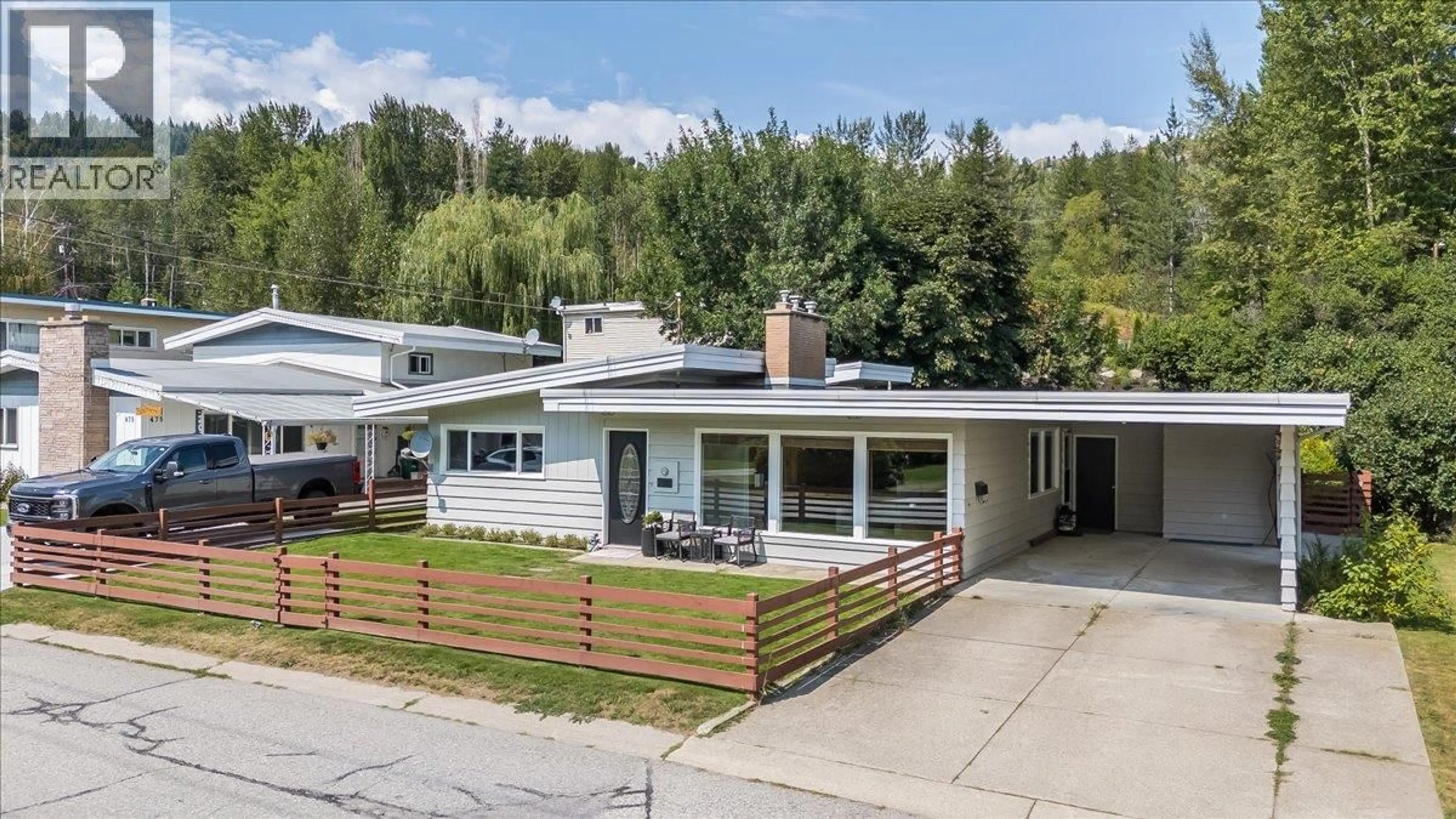 A pic from outside/outdoor area/front of a property/back of a property/a pic from drone, street for 469 FORREST DRIVE, Trail British Columbia V1R2H1