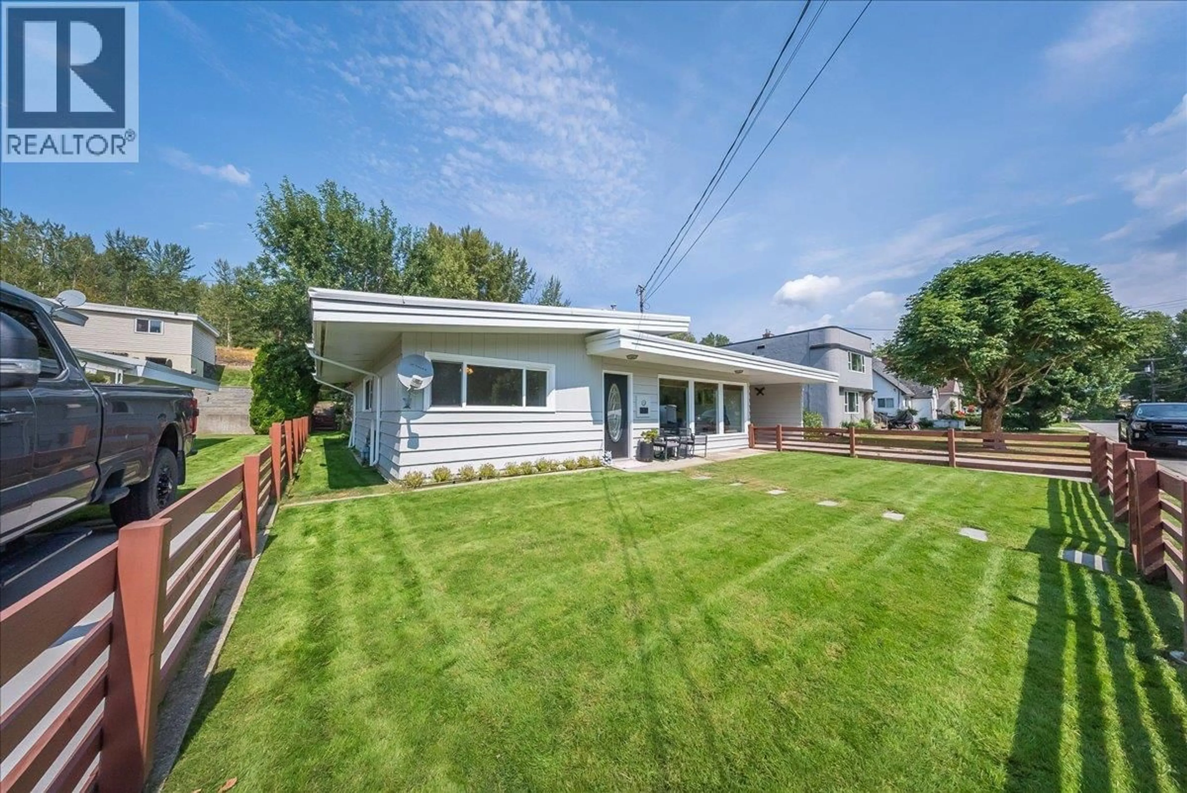 A pic from outside/outdoor area/front of a property/back of a property/a pic from drone, street for 469 FORREST DRIVE, Trail British Columbia V1R2H1