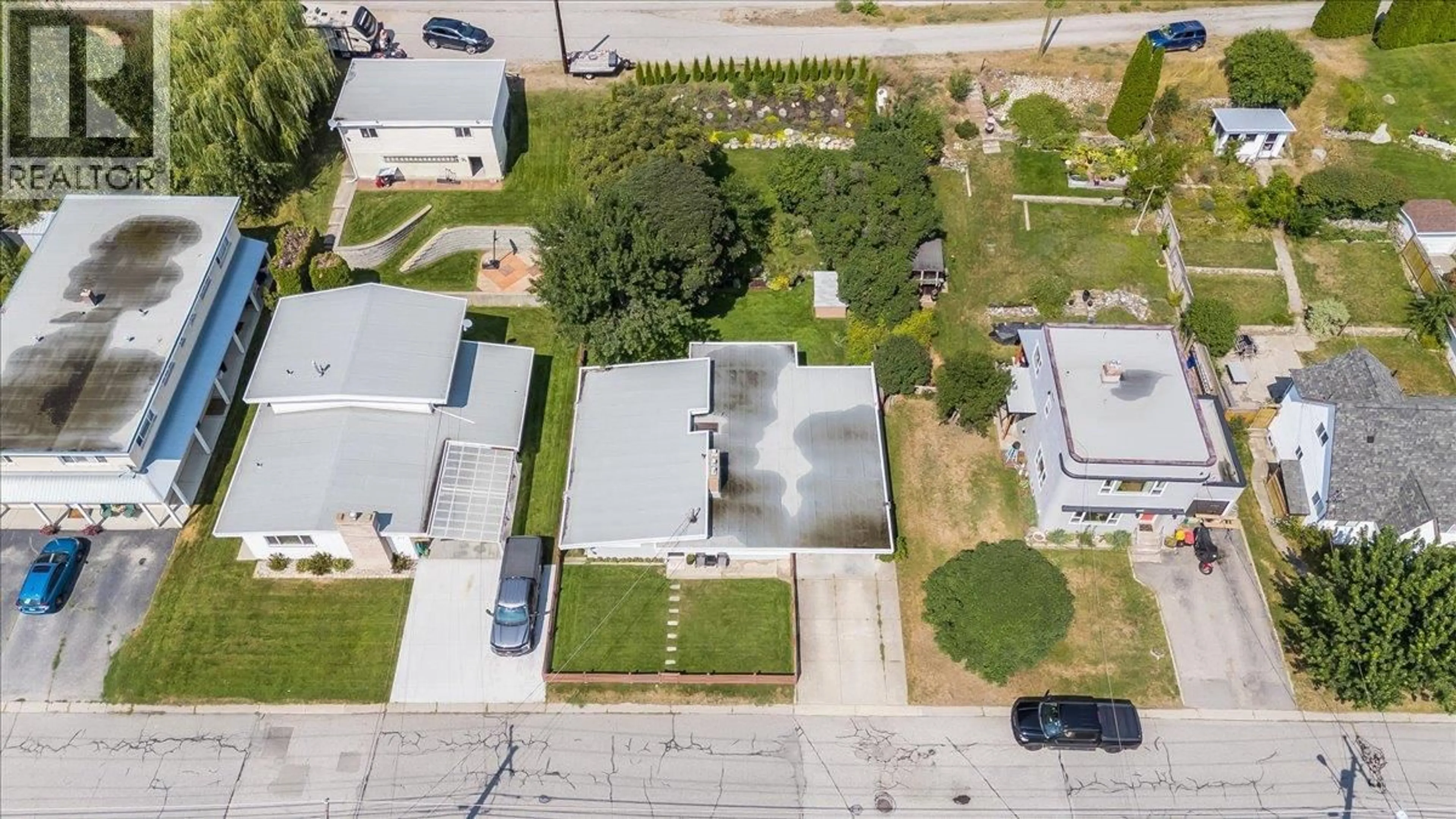 A pic from outside/outdoor area/front of a property/back of a property/a pic from drone, street for 469 FORREST DRIVE, Trail British Columbia V1R2H1