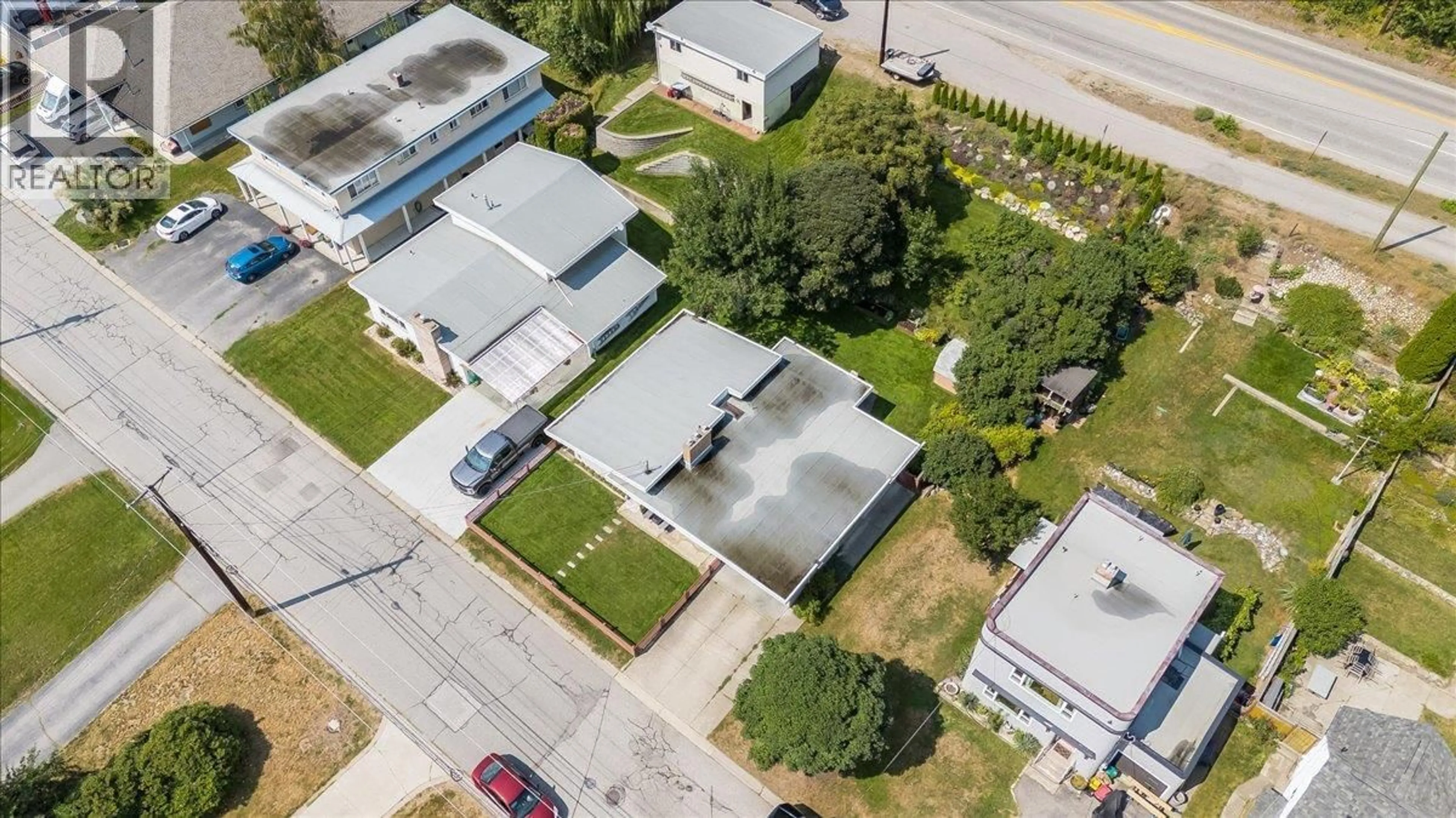 A pic from outside/outdoor area/front of a property/back of a property/a pic from drone, street for 469 FORREST DRIVE, Trail British Columbia V1R2H1