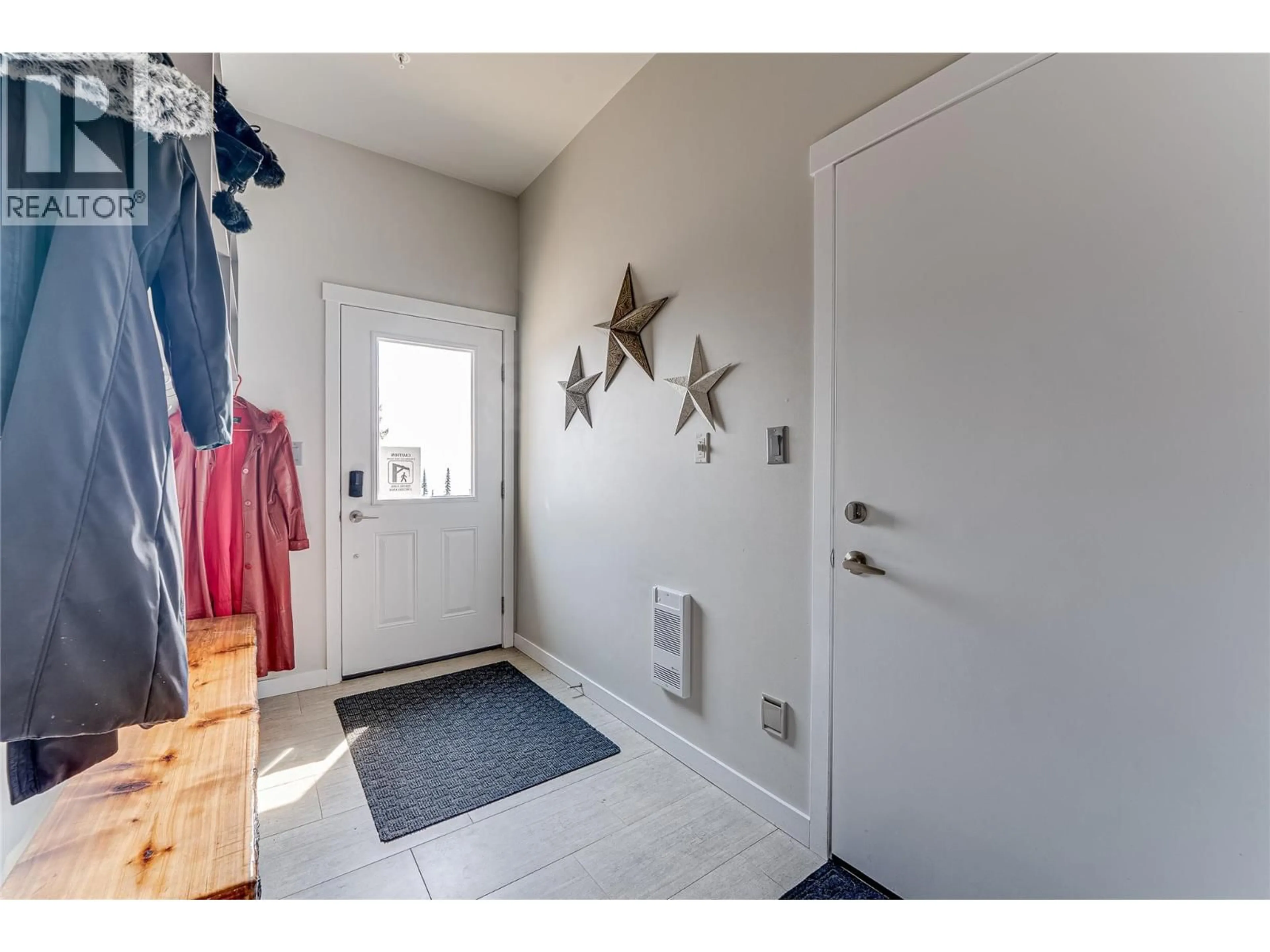 Indoor entryway for 1 - 9905 PINNACLES ROAD, Silver Star British Columbia V1B3M1