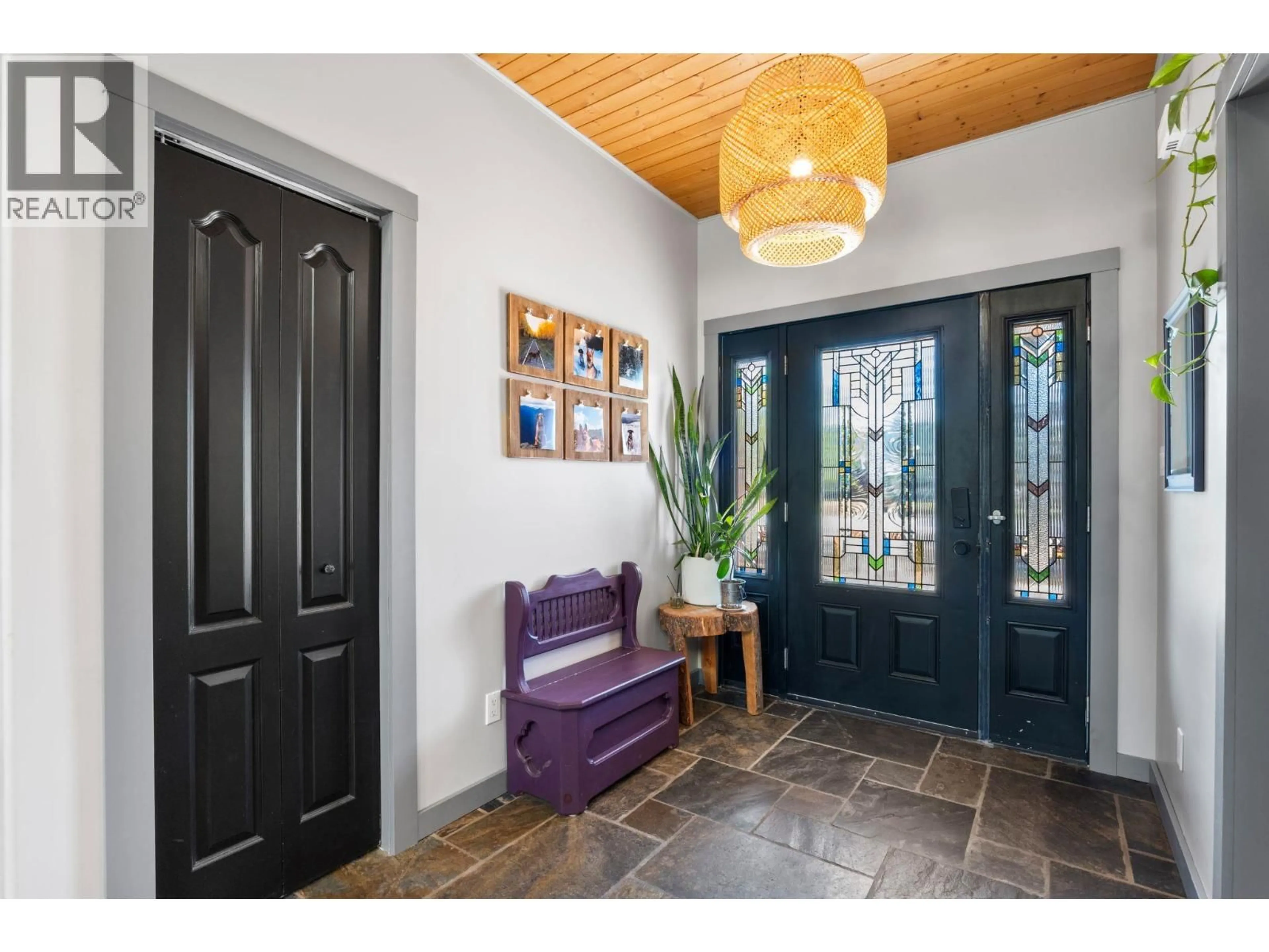 Indoor entryway for 559 MCLEAN ROAD, Barriere British Columbia V0E1E0