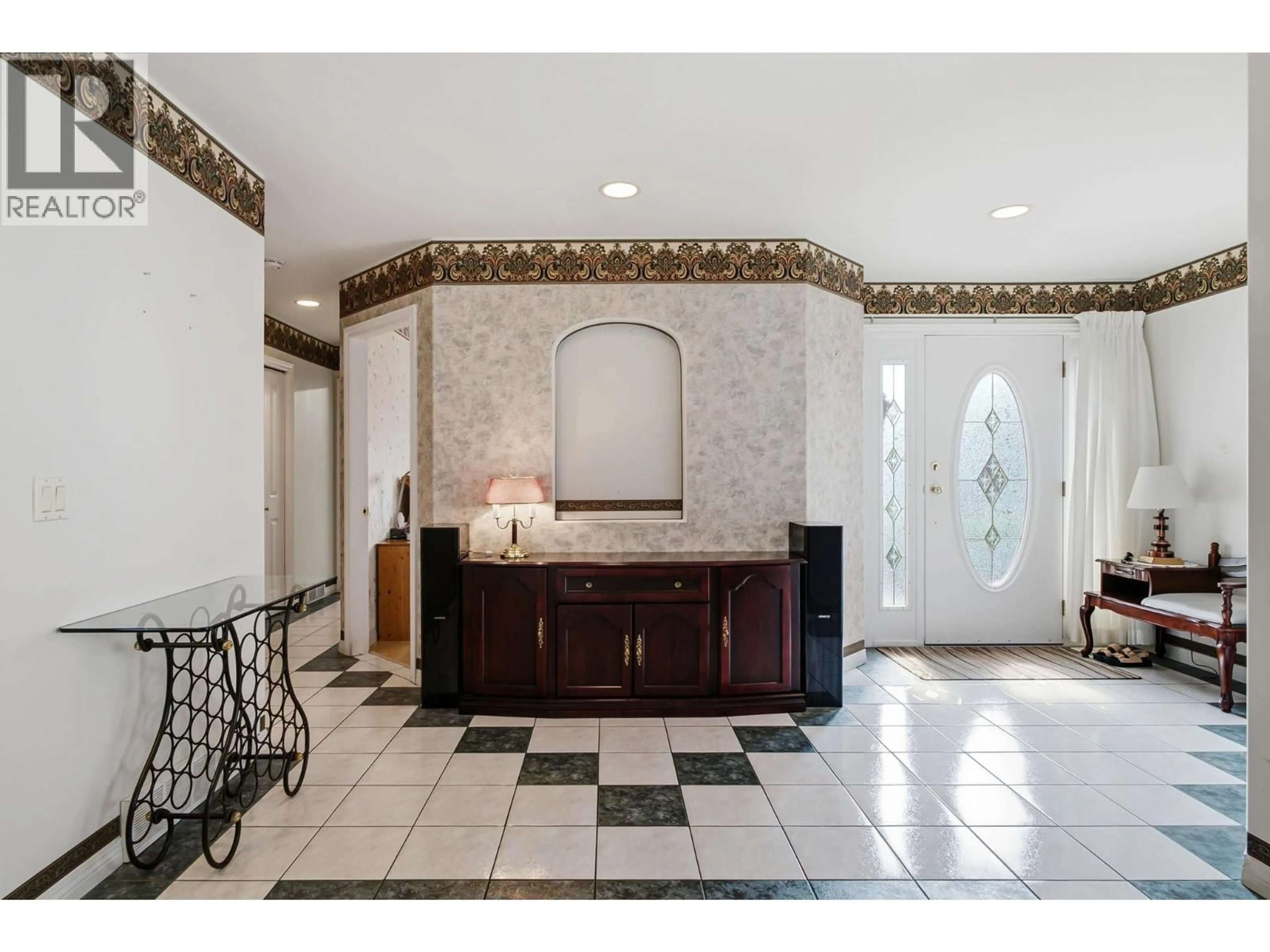 Indoor foyer for 156 - 4074 GELLATLY ROAD, West Kelowna British Columbia V4T2S8