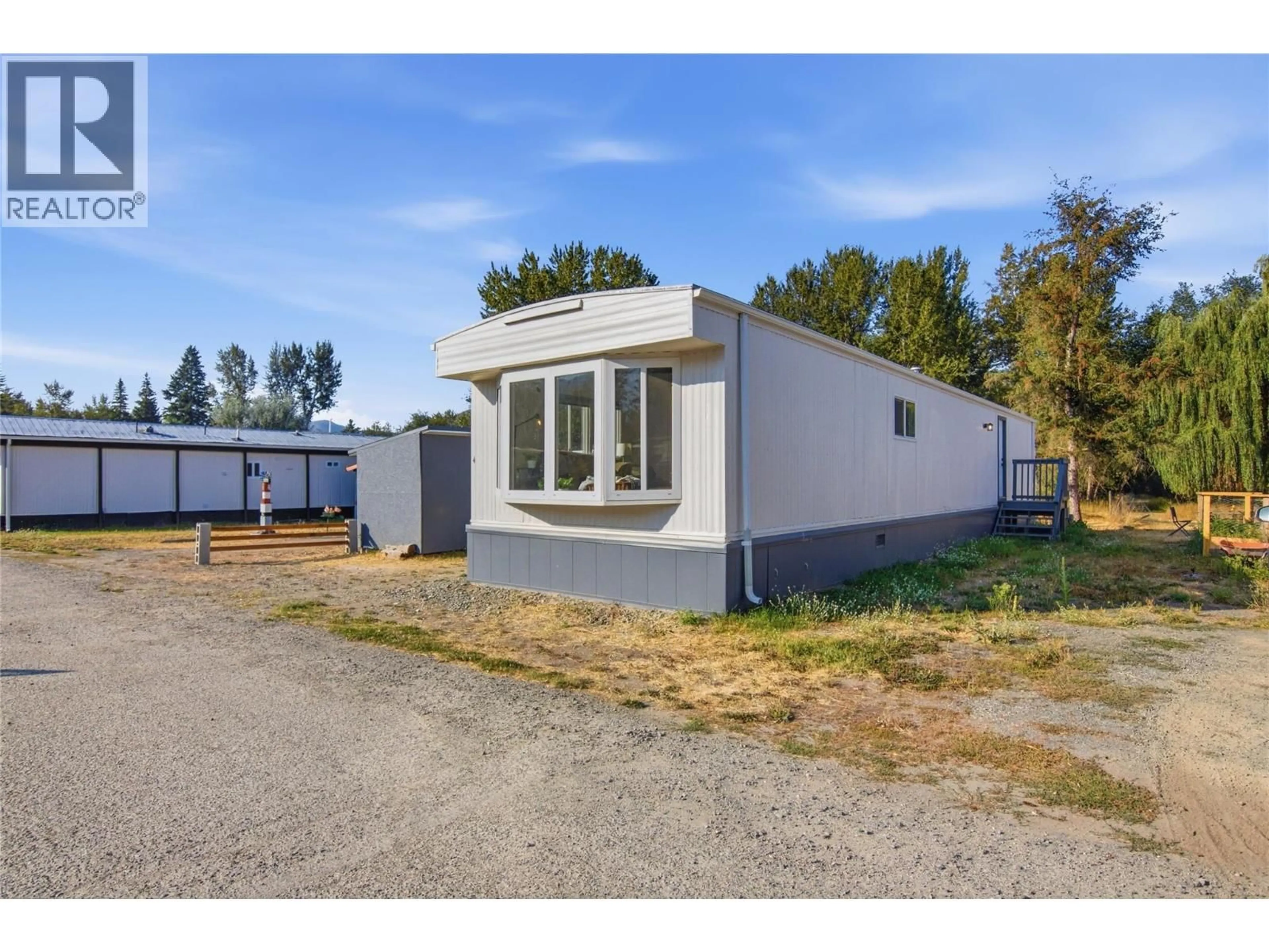 Home with vinyl exterior material, building for 4 - 4626 SUMMER ROAD, Barriere British Columbia V0E1E0