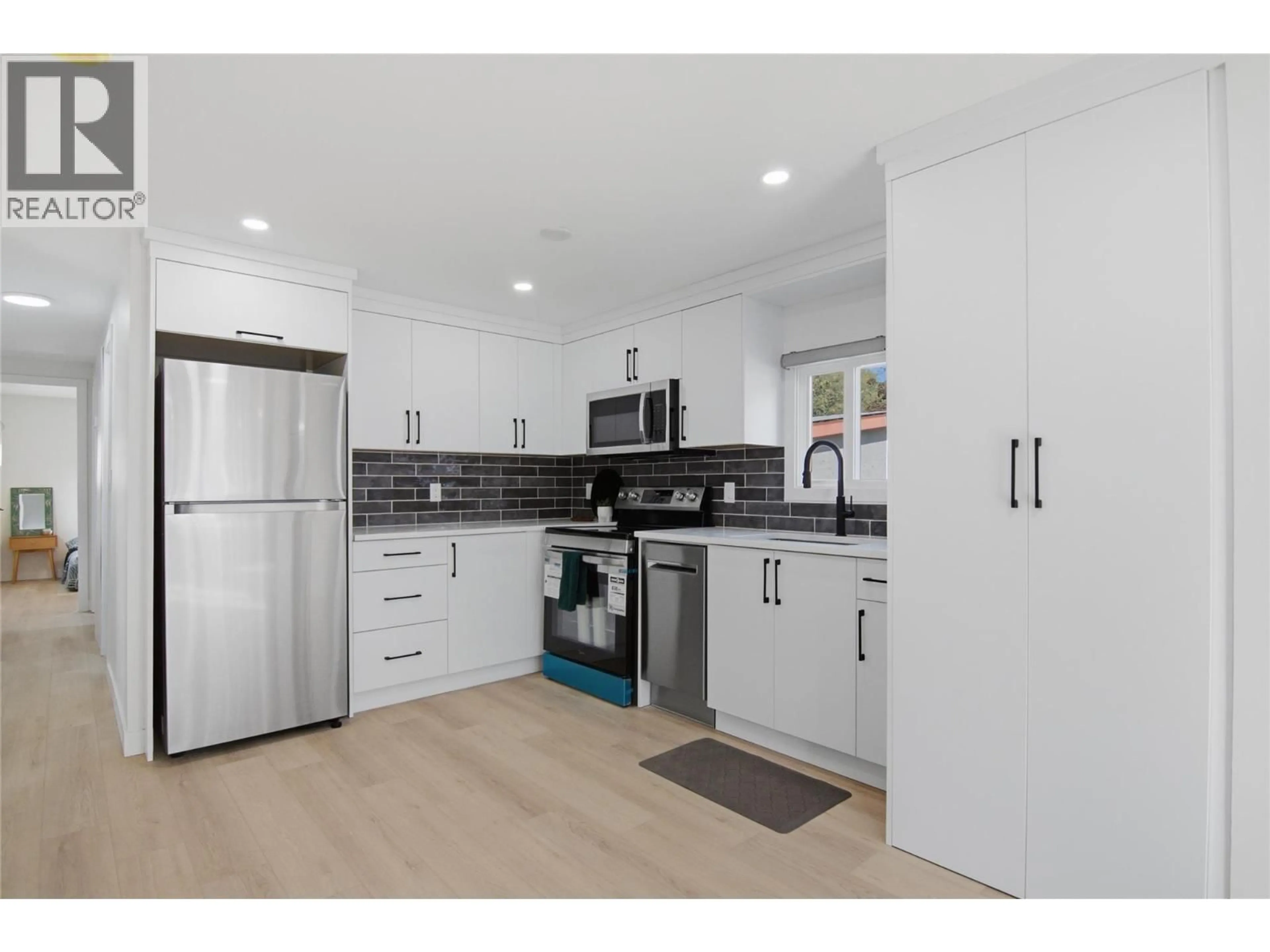 Open concept kitchen, unknown for 6 - 4626 SUMMER ROAD, Barriere British Columbia V0E1E0