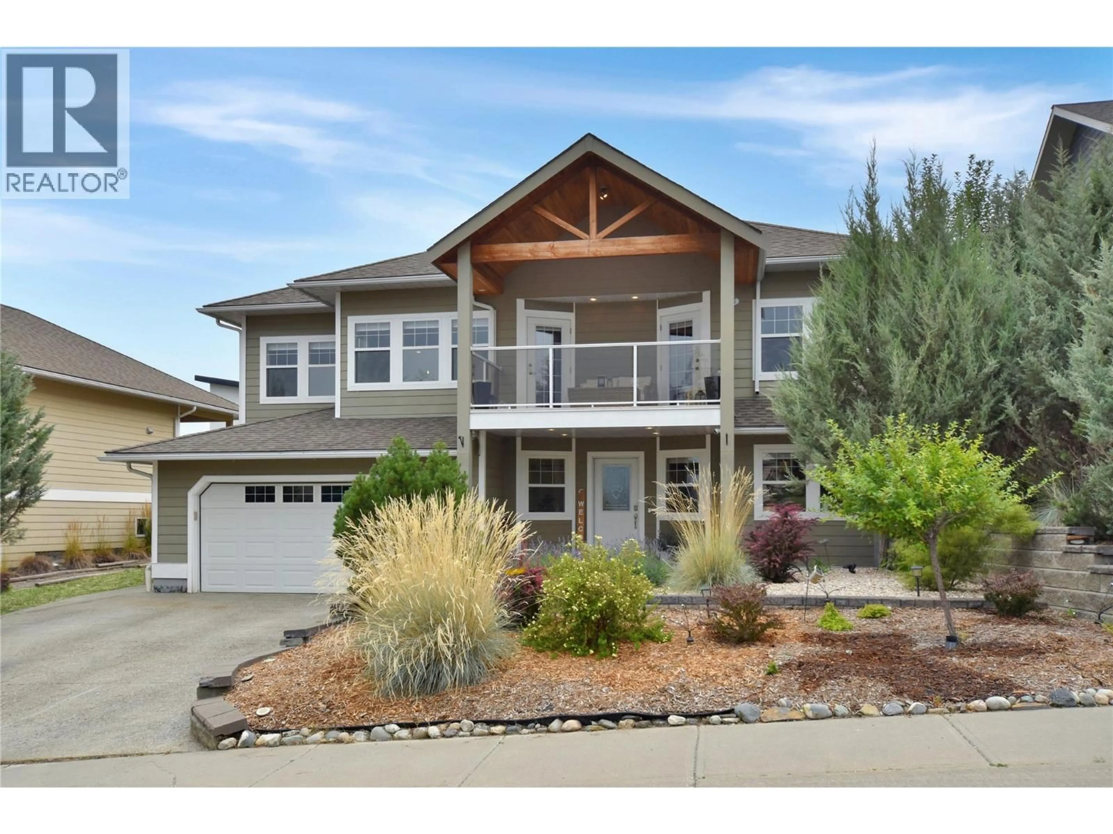 Home with vinyl exterior material, street for 1704 2ND AVE S OTHER, Cranbrook British Columbia V1C0A1