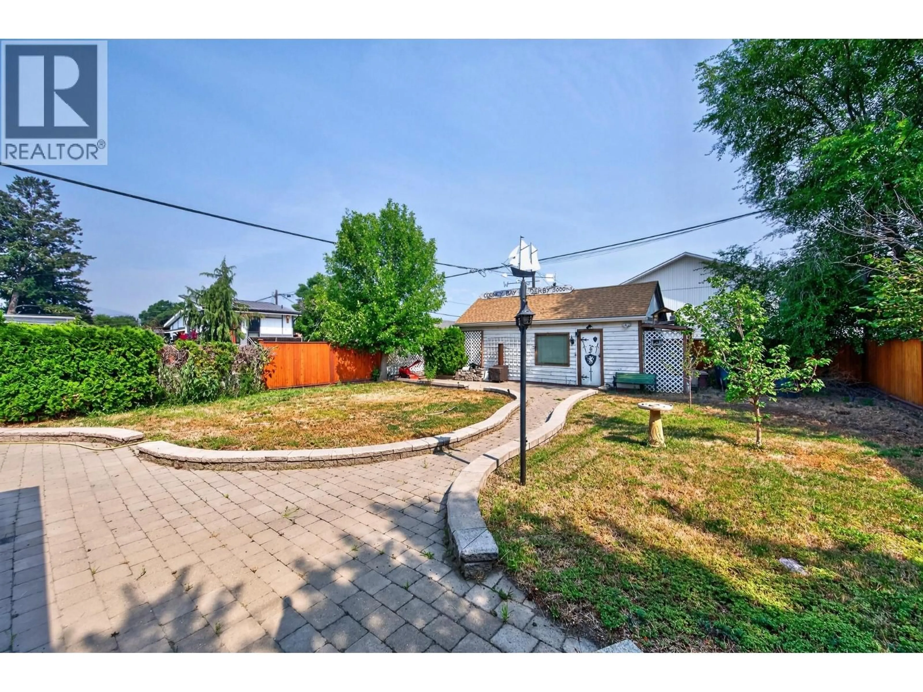 A pic from outside/outdoor area/front of a property/back of a property/a pic from drone, street for 376 ALEXANDER AVENUE, Kamloops British Columbia V2B3R3