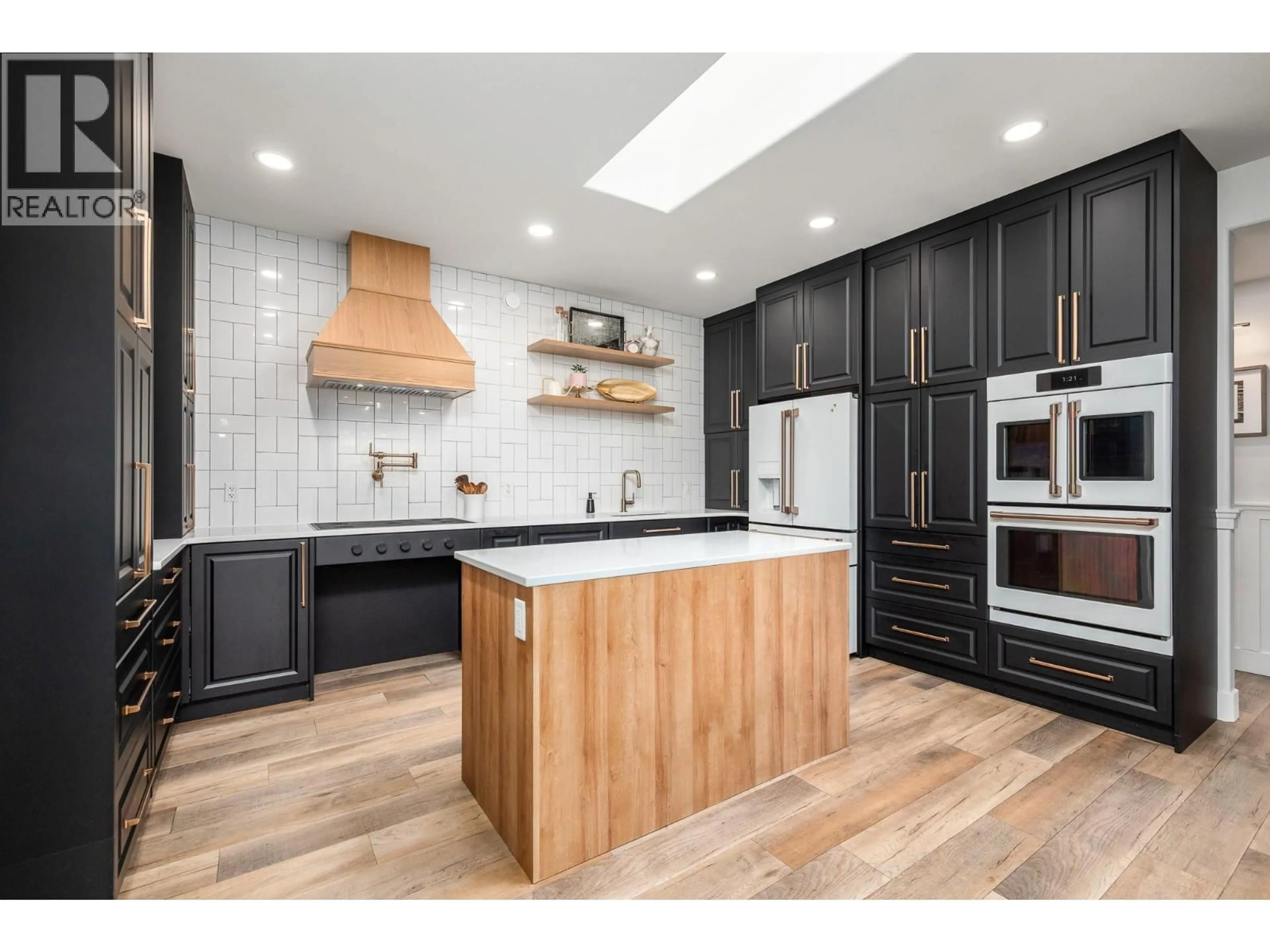 Open concept kitchen, unknown for 1941 18 STREET SOUTHEAST, Salmon Arm British Columbia V1E1L4