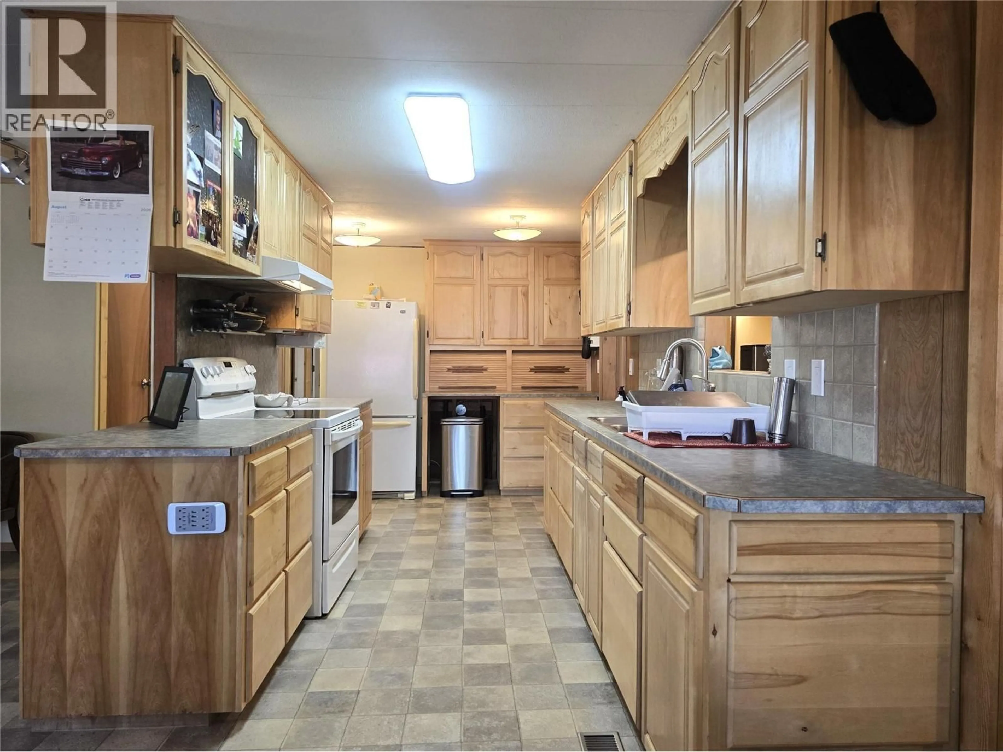 Standard kitchen, unknown for 596-4590 BARRIERE TOWN ROAD, Barriere British Columbia V0E1E0