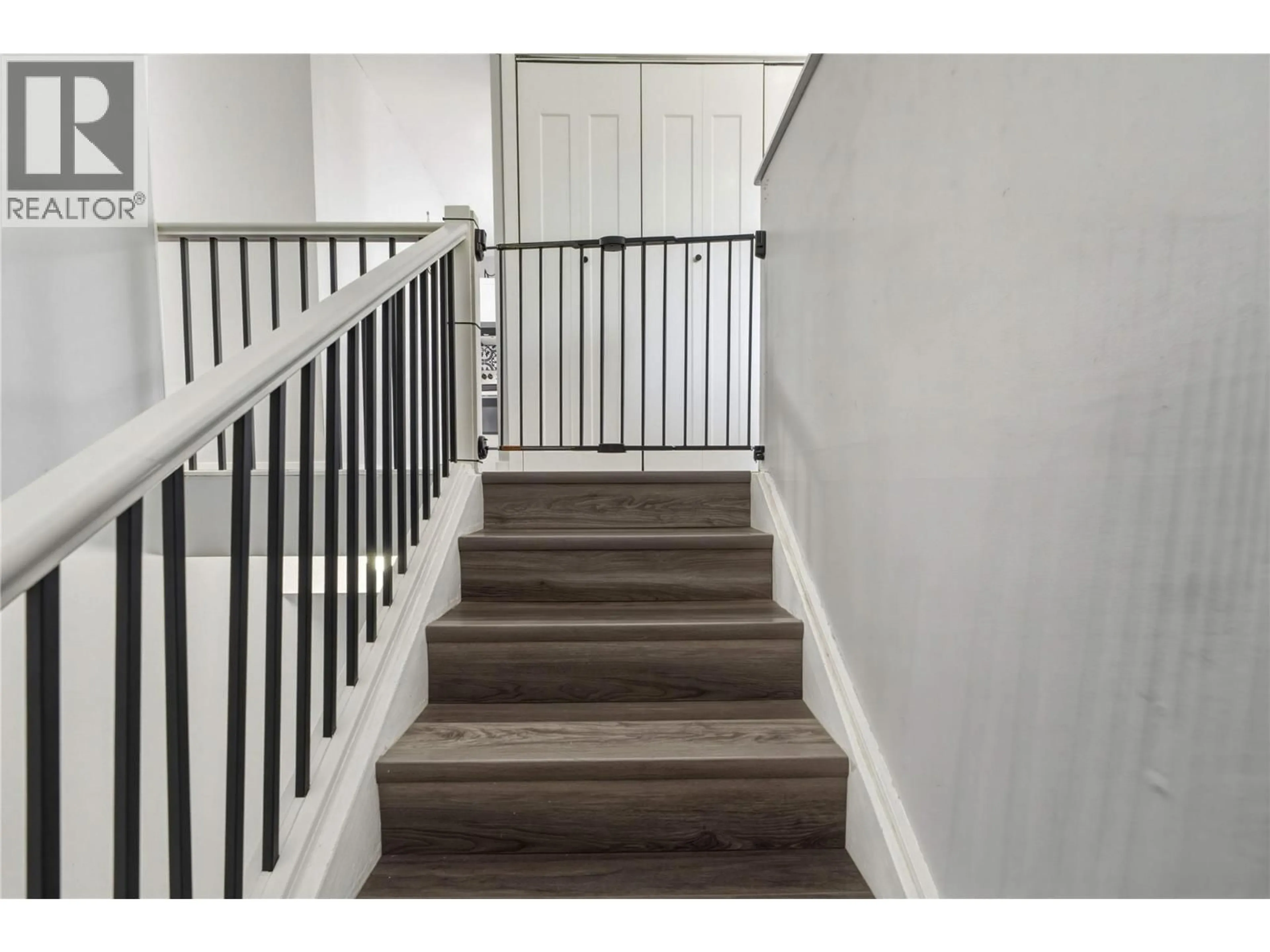 Stairs for 3922 21 AVENUE, Vernon British Columbia V1T6R2