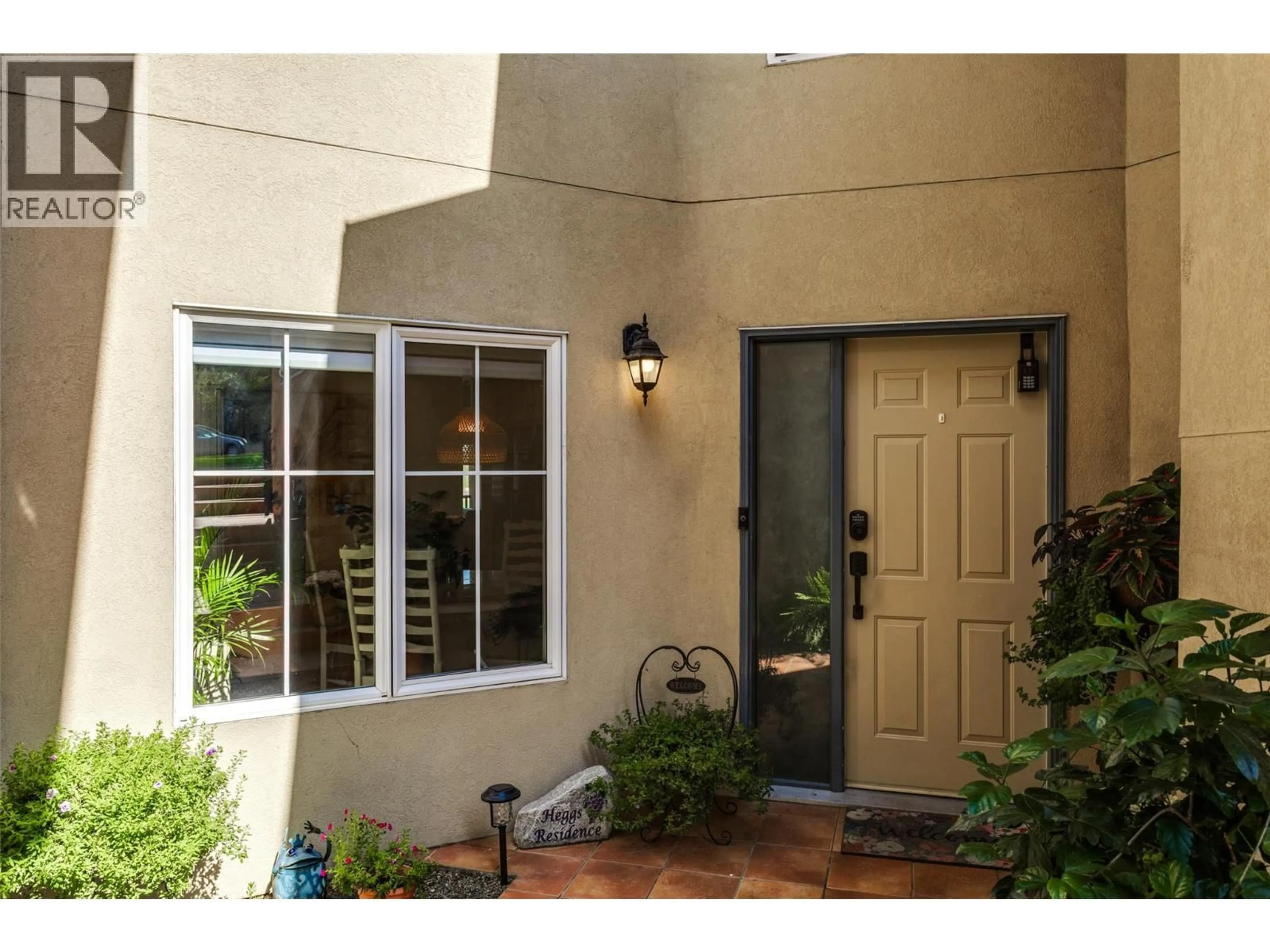 Indoor entryway for 2361 CAPISTRANO DRIVE, Kelowna British Columbia V1V2A6