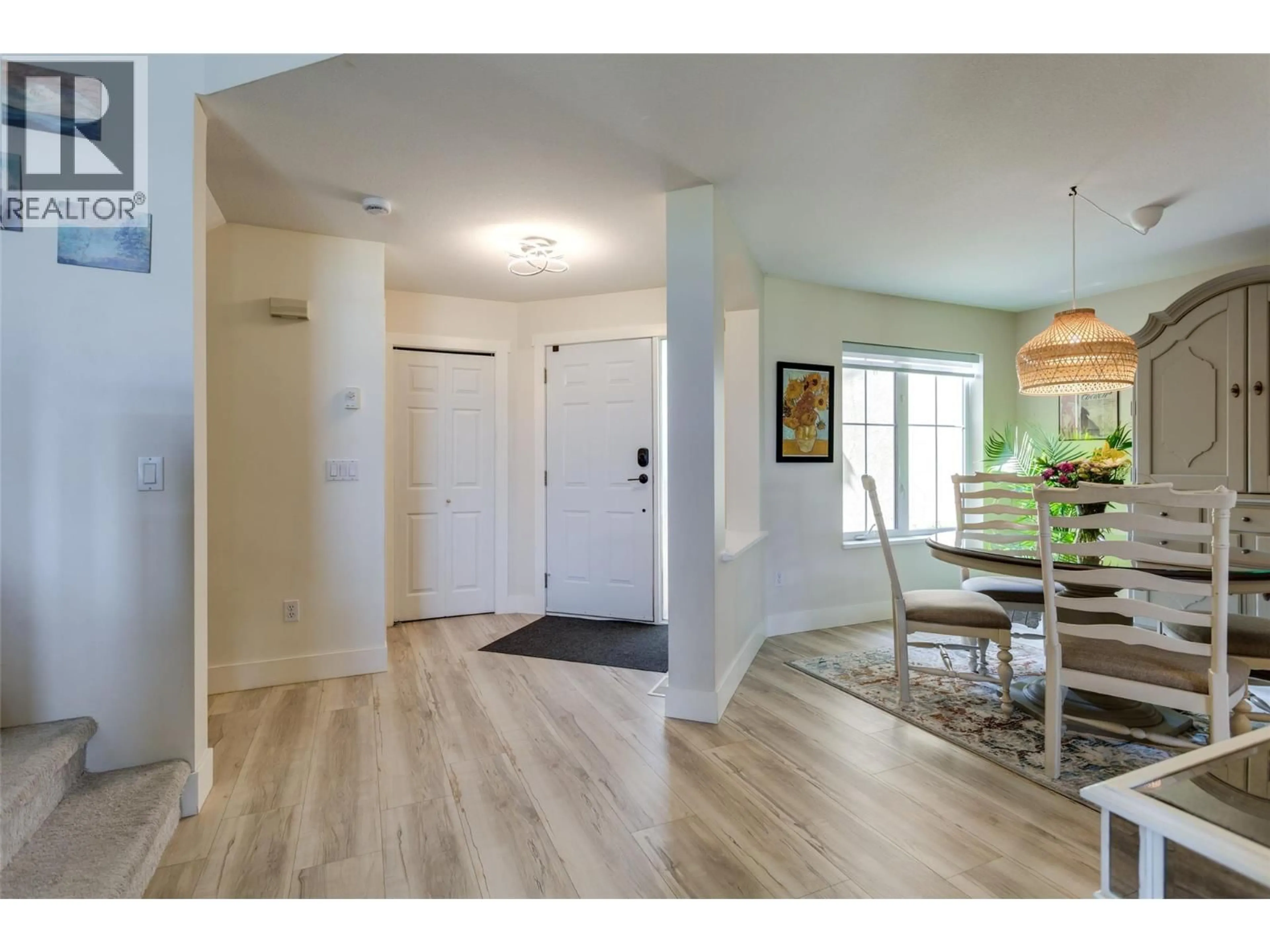 Indoor entryway for 2361 CAPISTRANO DRIVE, Kelowna British Columbia V1V2A6