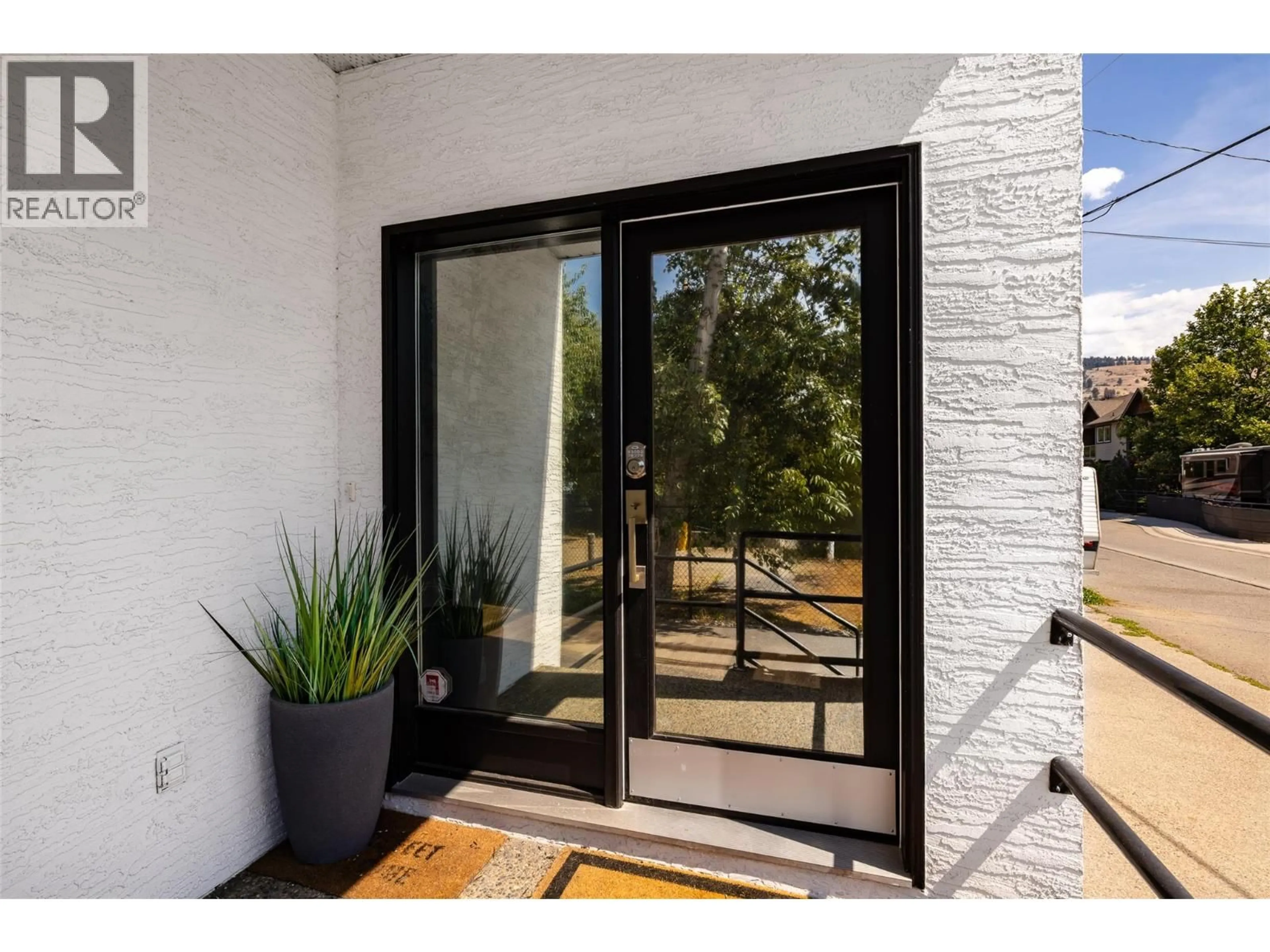 Indoor entryway for 3210 CLEMENT ROAD, Lake Country British Columbia V4V1X7