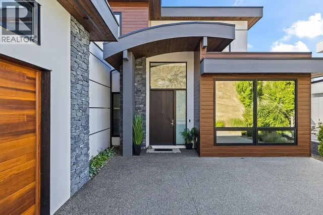 10018 BEACON HILL DRIVE, Lake Country 2