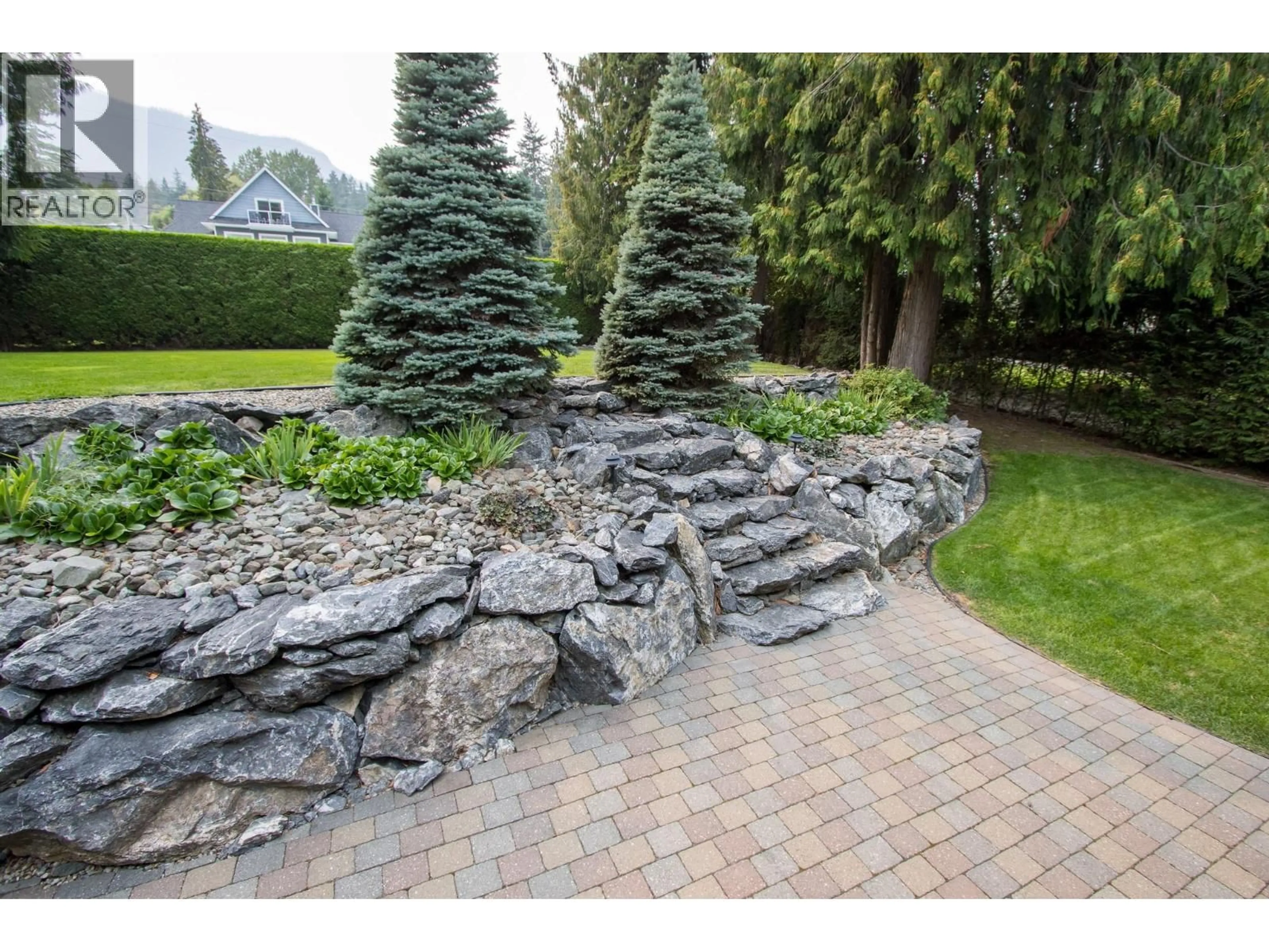 Patio, unknown for 3075 WAVERLY RD. ROAD, Sorrento British Columbia V0E2W1