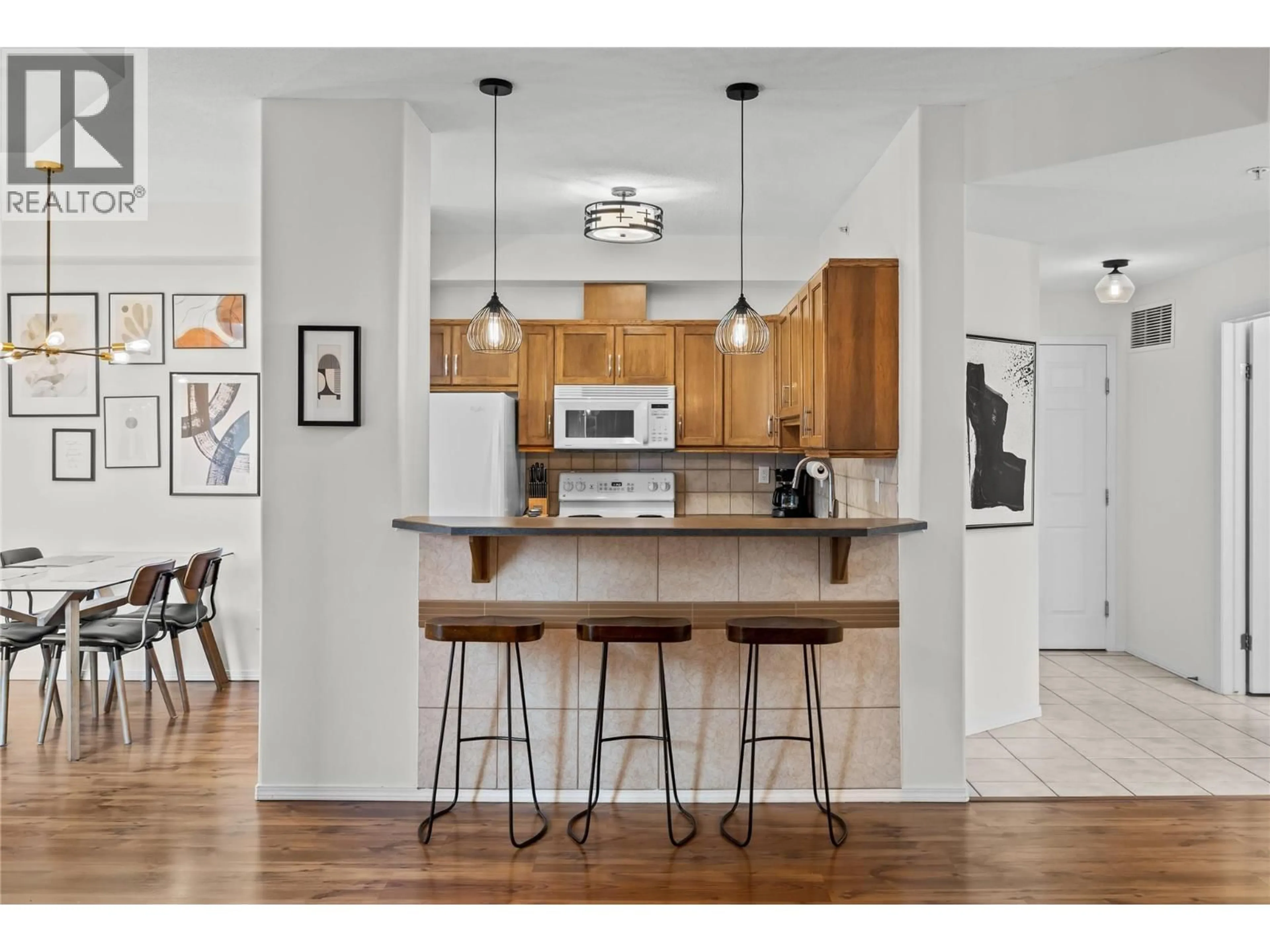 Open concept kitchen, wood/laminate floor for 1404 - 1128 SUNSET DRIVE, Kelowna British Columbia V1Y9W7