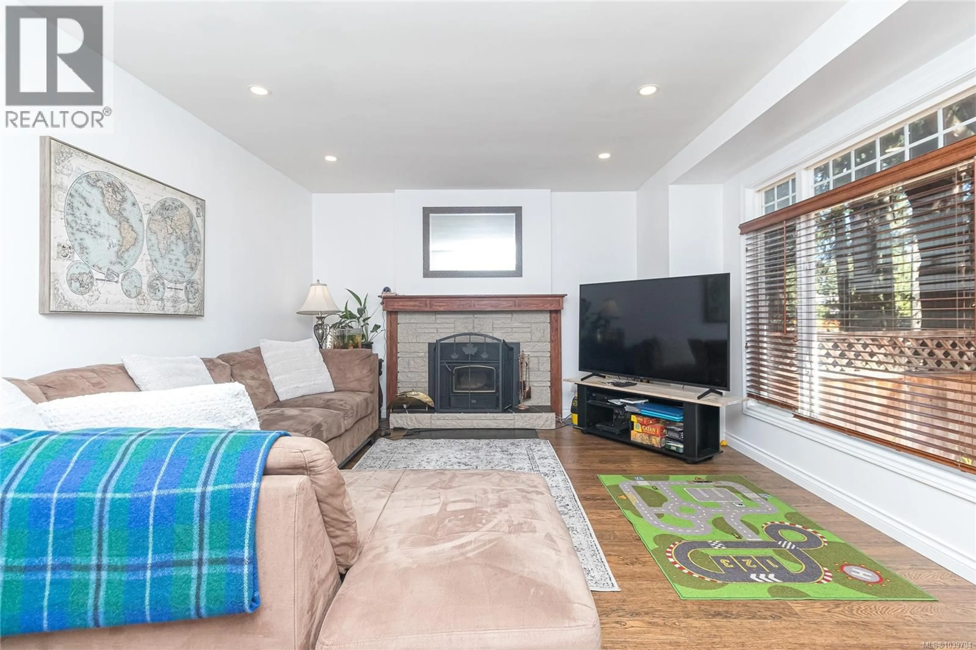 Living room with furniture, wood/laminate floor for 2433 SOOKE ROAD, Colwood British Columbia V9B1Y1