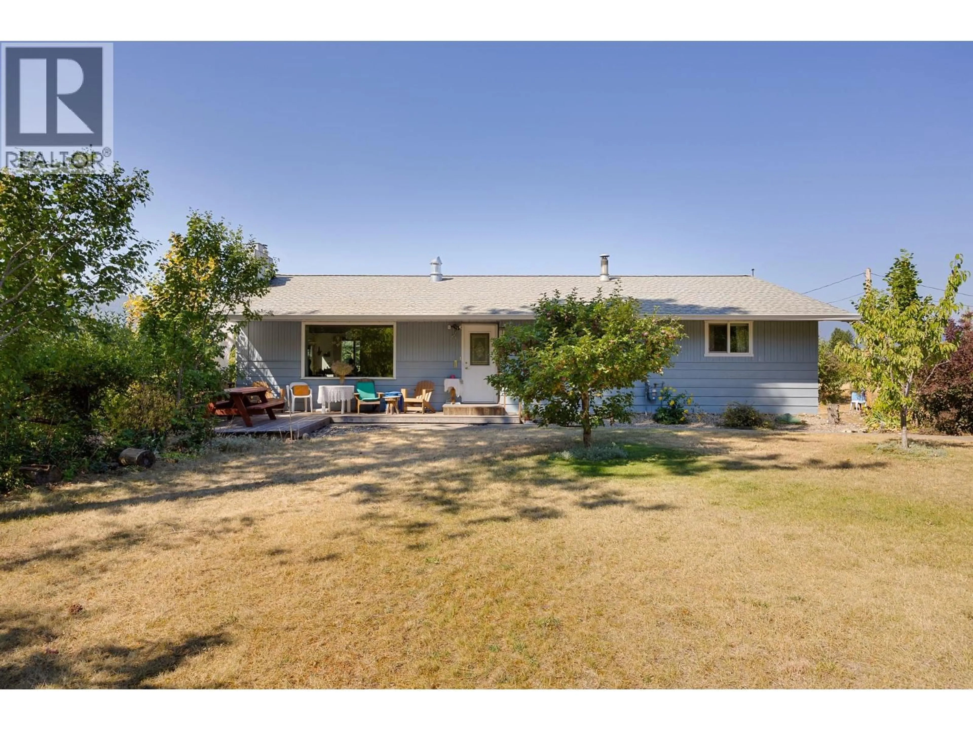A pic from outside/outdoor area/front of a property/back of a property/a pic from drone, street for 1141 70 STREET SOUTHEAST, Salmon Arm British Columbia V1E1X8