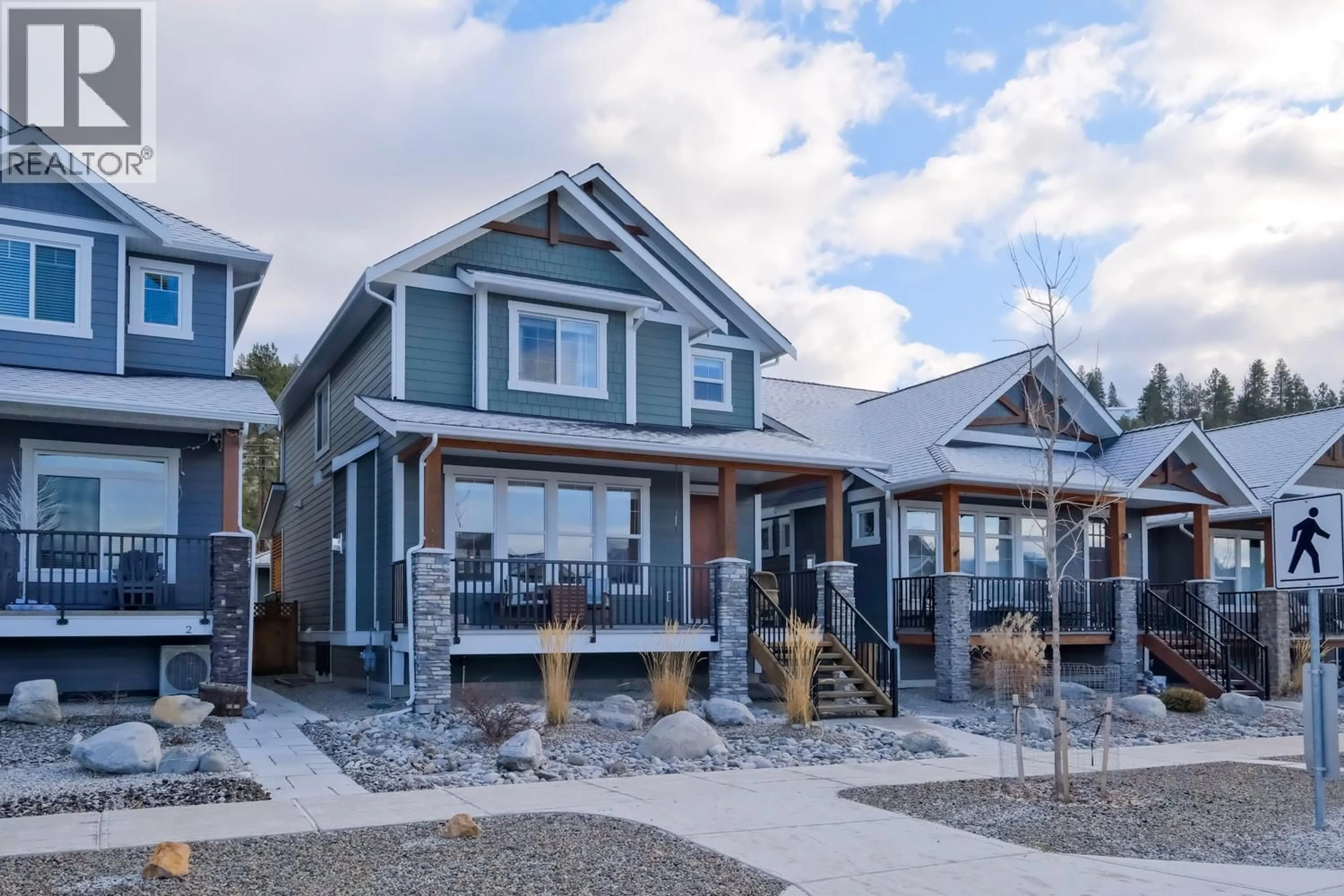 Home with vinyl exterior material, street for 926 HOLDEN ROAD, Penticton British Columbia V2A9G6