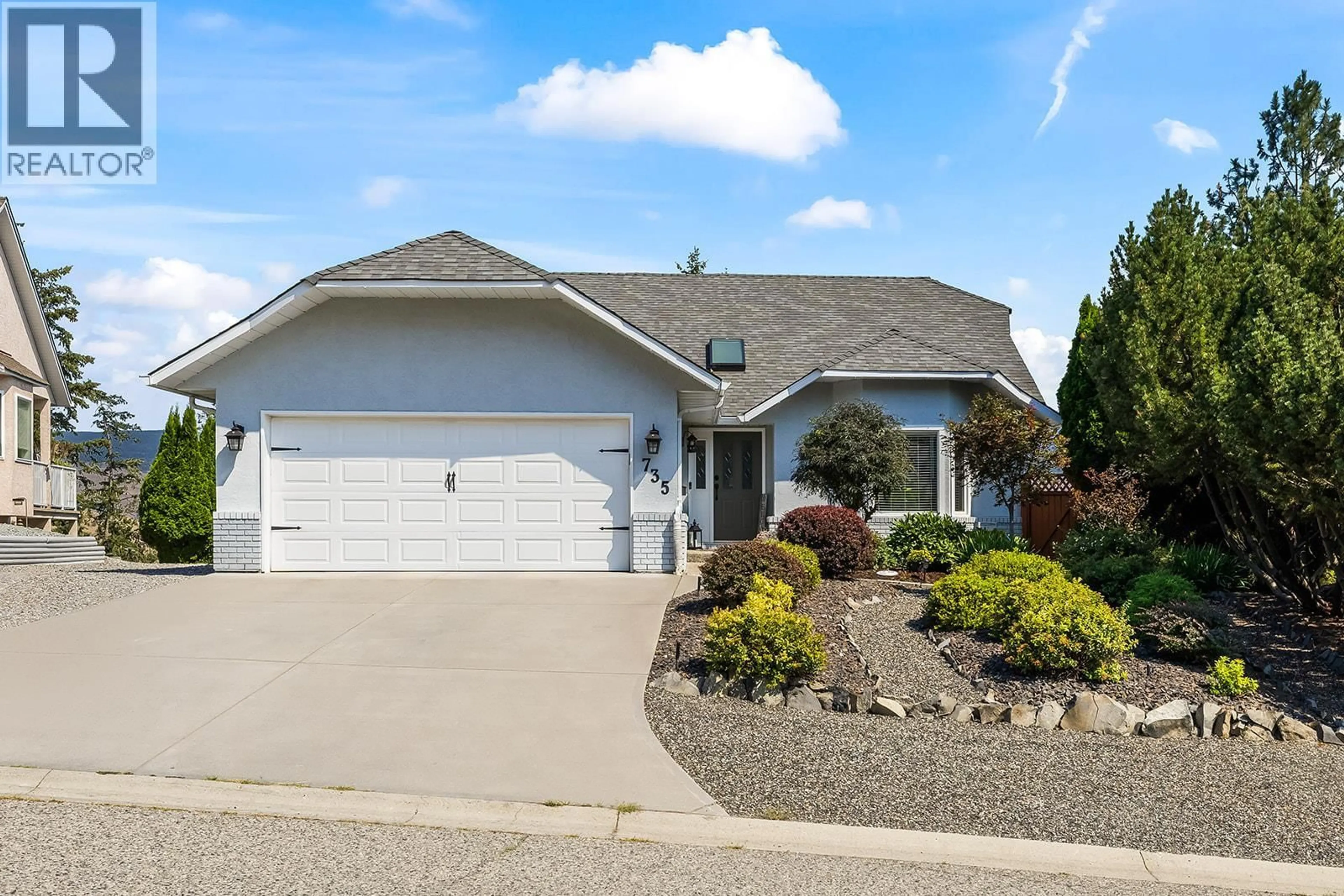 Home with vinyl exterior material, street for 735 NAHANNI PLACE, Kelowna British Columbia V1V1N5