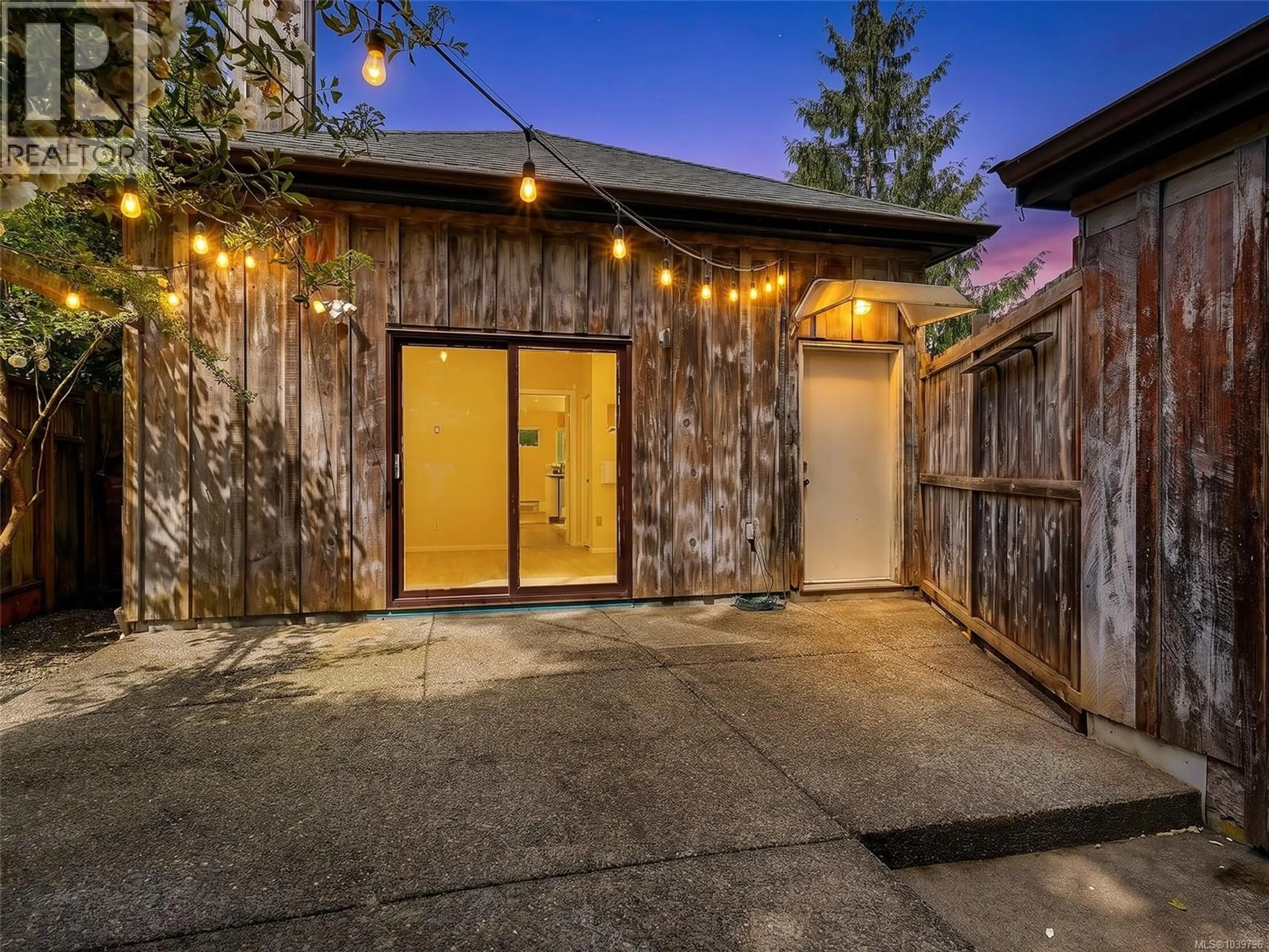 Unknown for 1607 REBECCA STREET, Victoria British Columbia V8T3N3